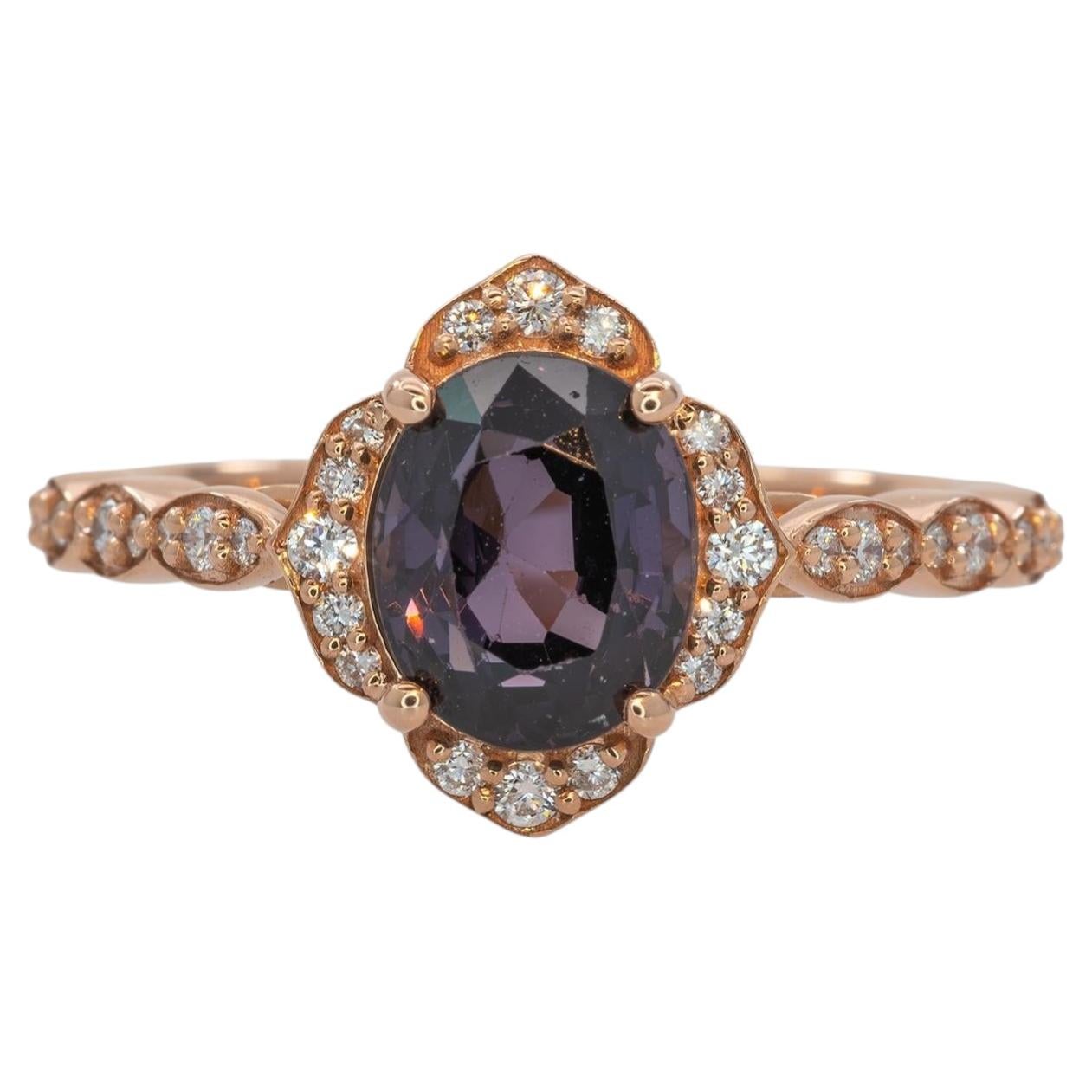 Bague avec spinelle violet de 2 carats en or massif 14 carats, rehaussée de diamants extraits de mines naturelles, 8 x 6 mm en vente