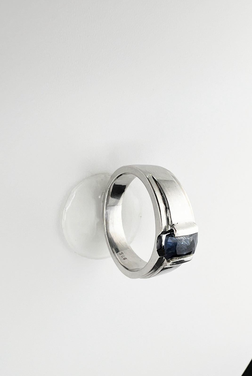 2ct Rectangular Natural Blue Sapphire Dome Platinum Sterling Silver Ring For Sale 3