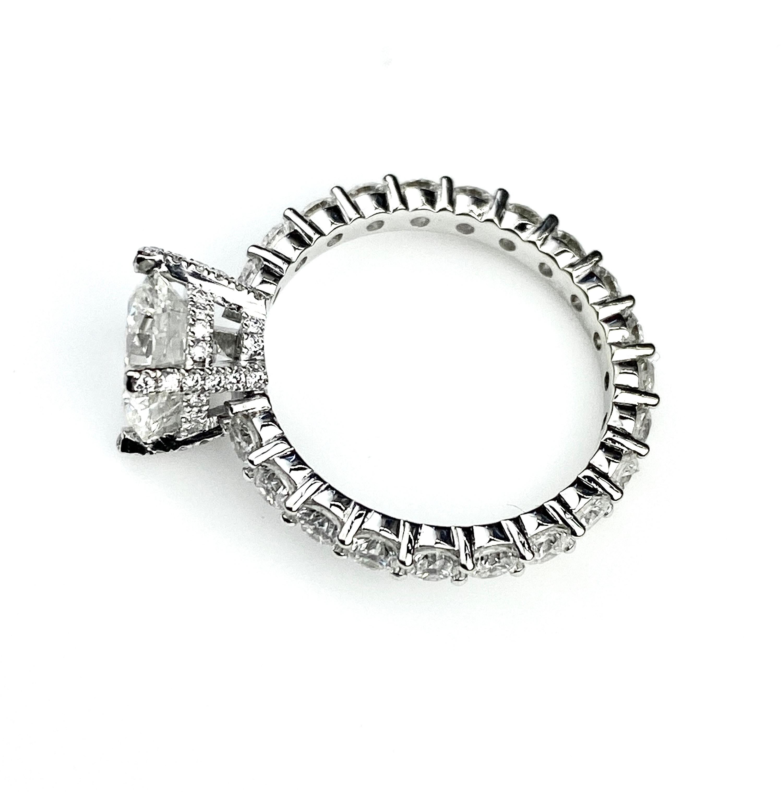 2 Carat Round Cut Engagement Ring with Shared Claw Setting In New Condition For Sale In Toronto, Ontario