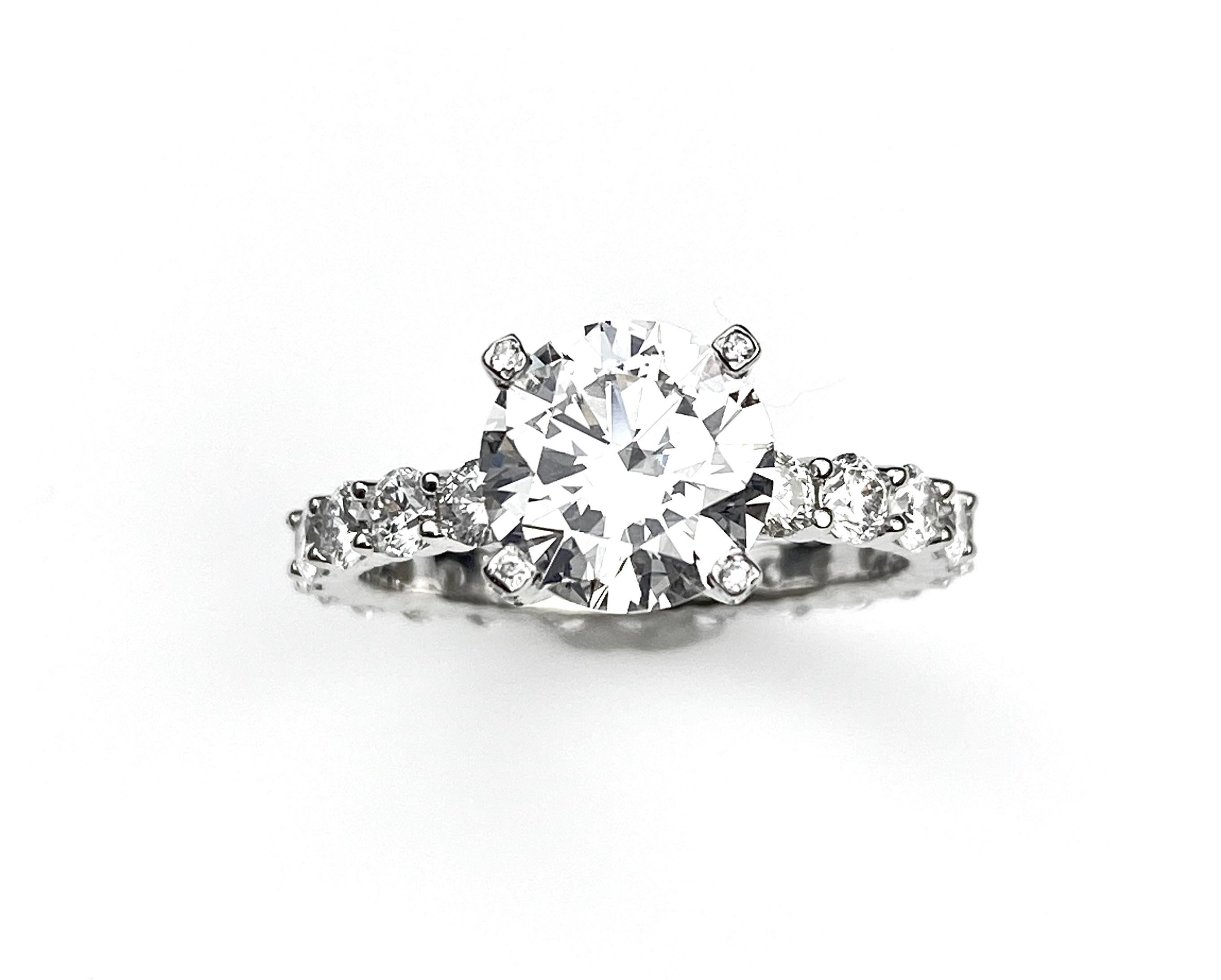 2 Carat Round Cut Engagement Ring with Shared Claw Setting For Sale 1