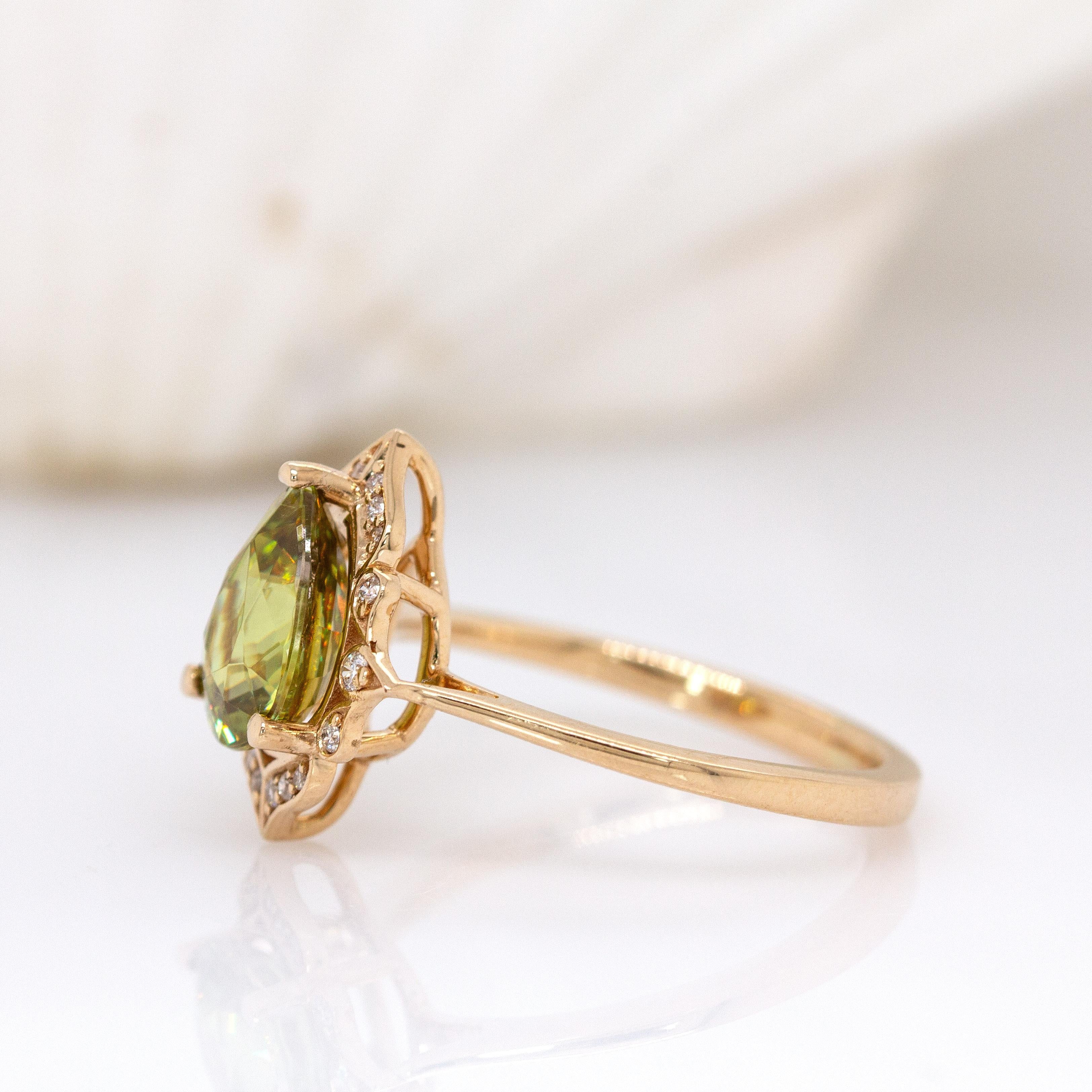 Anillo de Esfena de 2 ct con Detalles de Diamantes Naturales en Oro Amarillo Macizo de 14K  PE 9x7mm Corte pera en venta