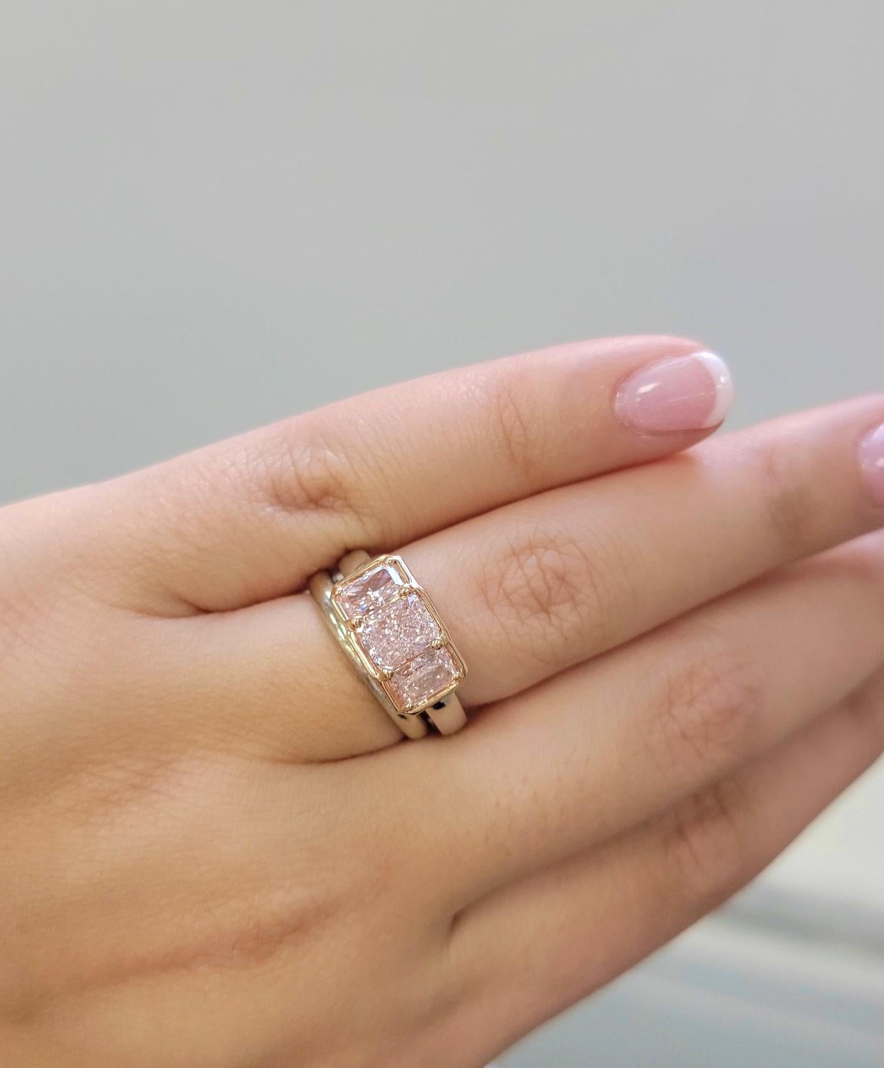 Light Pink VVS-Flawless Elongated Radiant Cut Diamond Three Stone Ring In New Condition For Sale In New York, NY