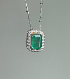 2Ct Zambia Emerald and natural diamonds pendant in 18K gold (Minor Oiled)
