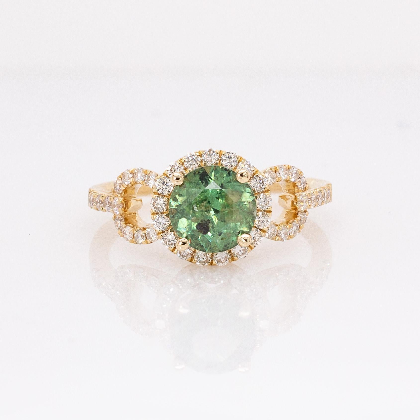 Contemporaneo Anello Demantoide 2cts con Diamonds Mine Halo: Oro massiccio 14k, rotondo 6.5mm in vendita