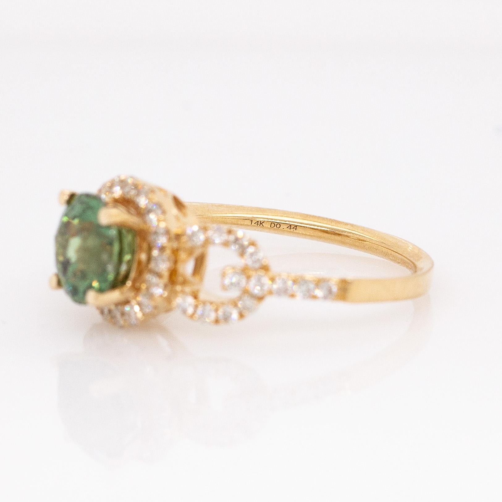 Anello Demantoide 2cts con Diamonds Mine Halo: Oro massiccio 14k, rotondo 6.5mm in vendita 1