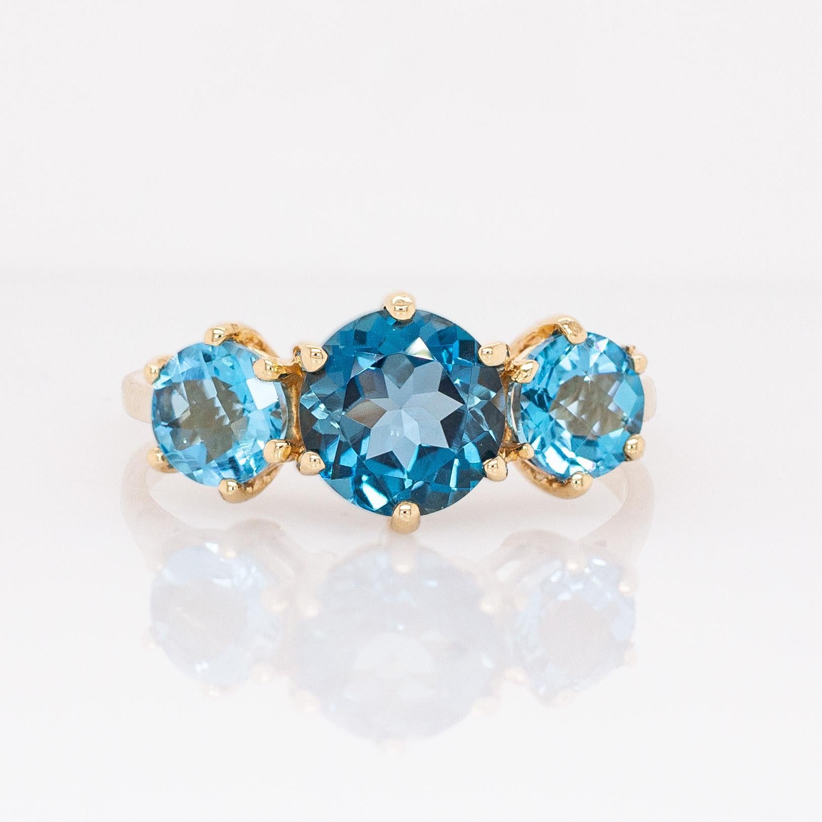Contemporaneo Anello con Topazio Blu di Londra da 2 carati: oro massiccio 14k, incastonatura a tre pietre  8mm in vendita