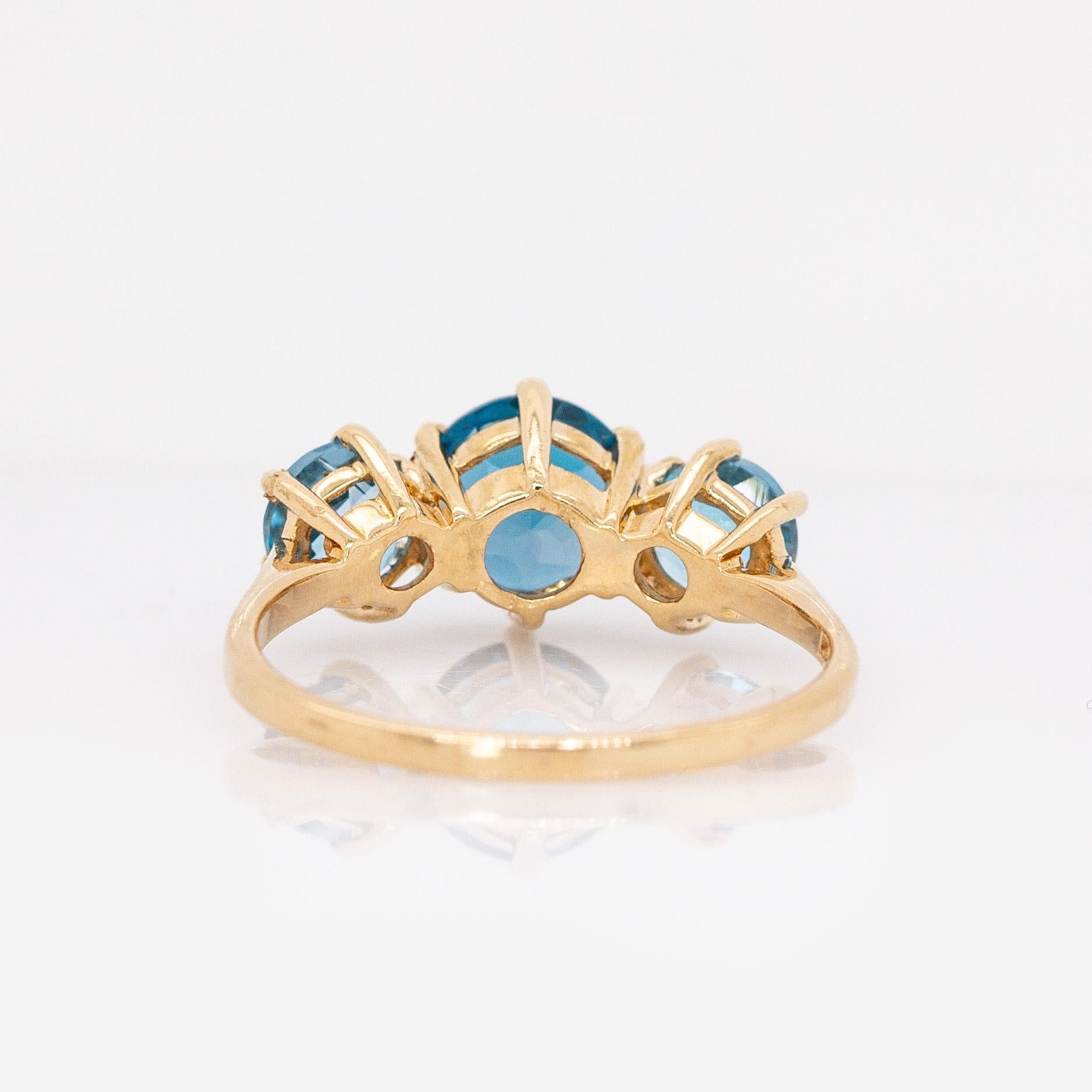 Anello con Topazio Blu di Londra da 2 carati: oro massiccio 14k, incastonatura a tre pietre  8mm in vendita 1