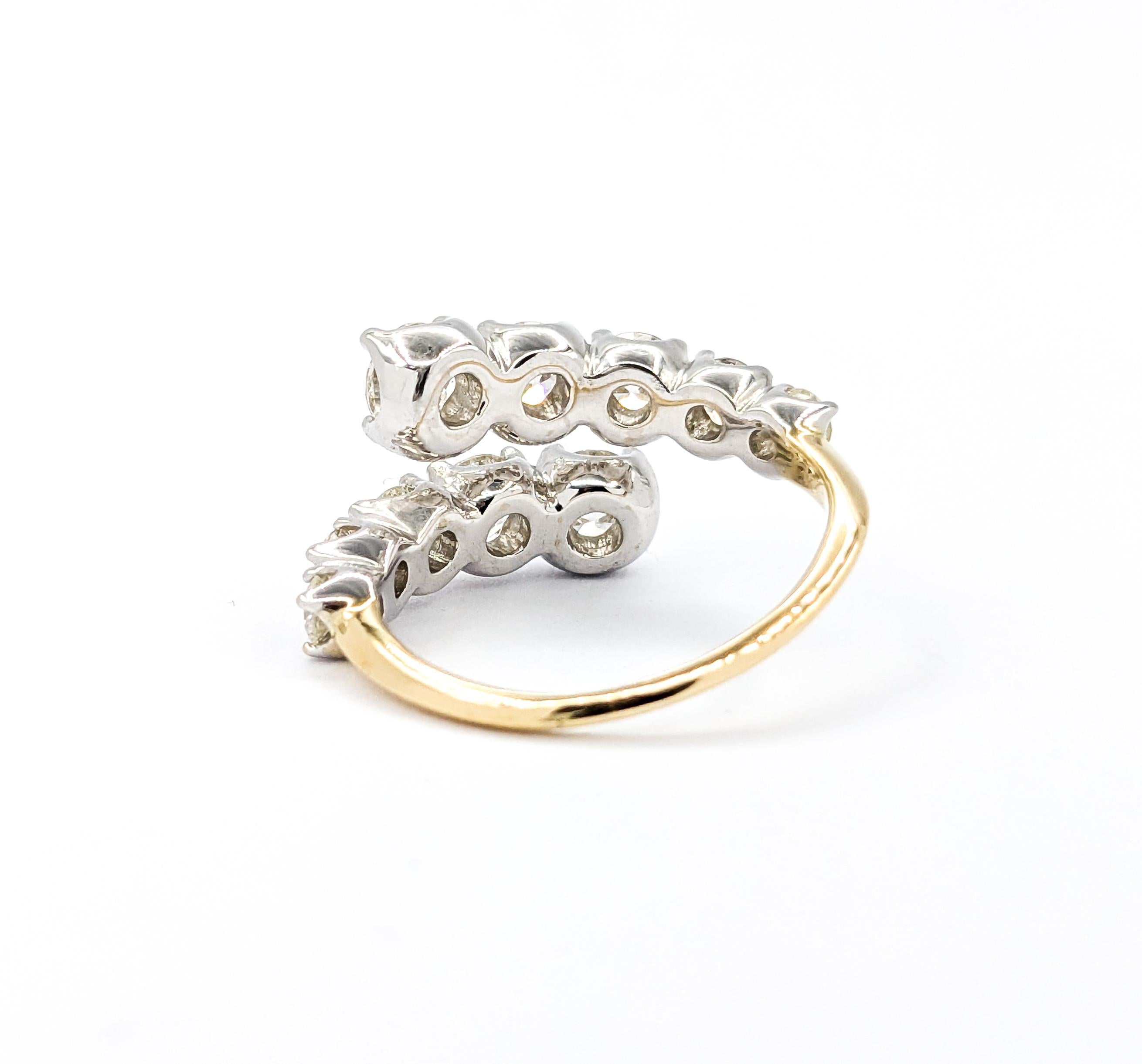2ctw abgestufter Diamant- Bypass-Ring aus zweifarbigem Gold mit Diamanten Herren