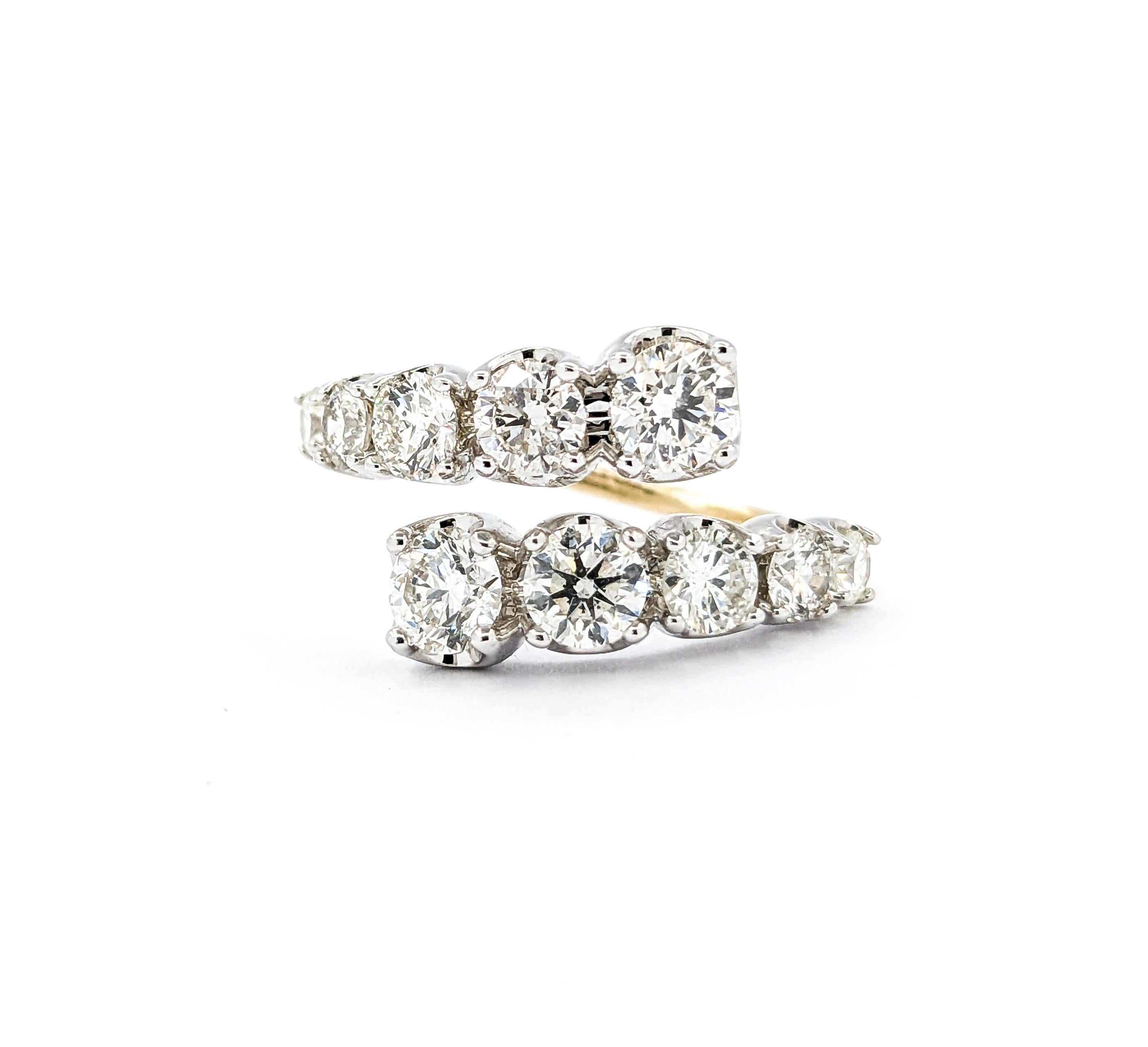 2ctw abgestufter Diamant- Bypass-Ring aus zweifarbigem Gold mit Diamanten 3