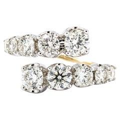 2ctw abgestufter Diamant- Bypass-Ring aus zweifarbigem Gold mit Diamanten