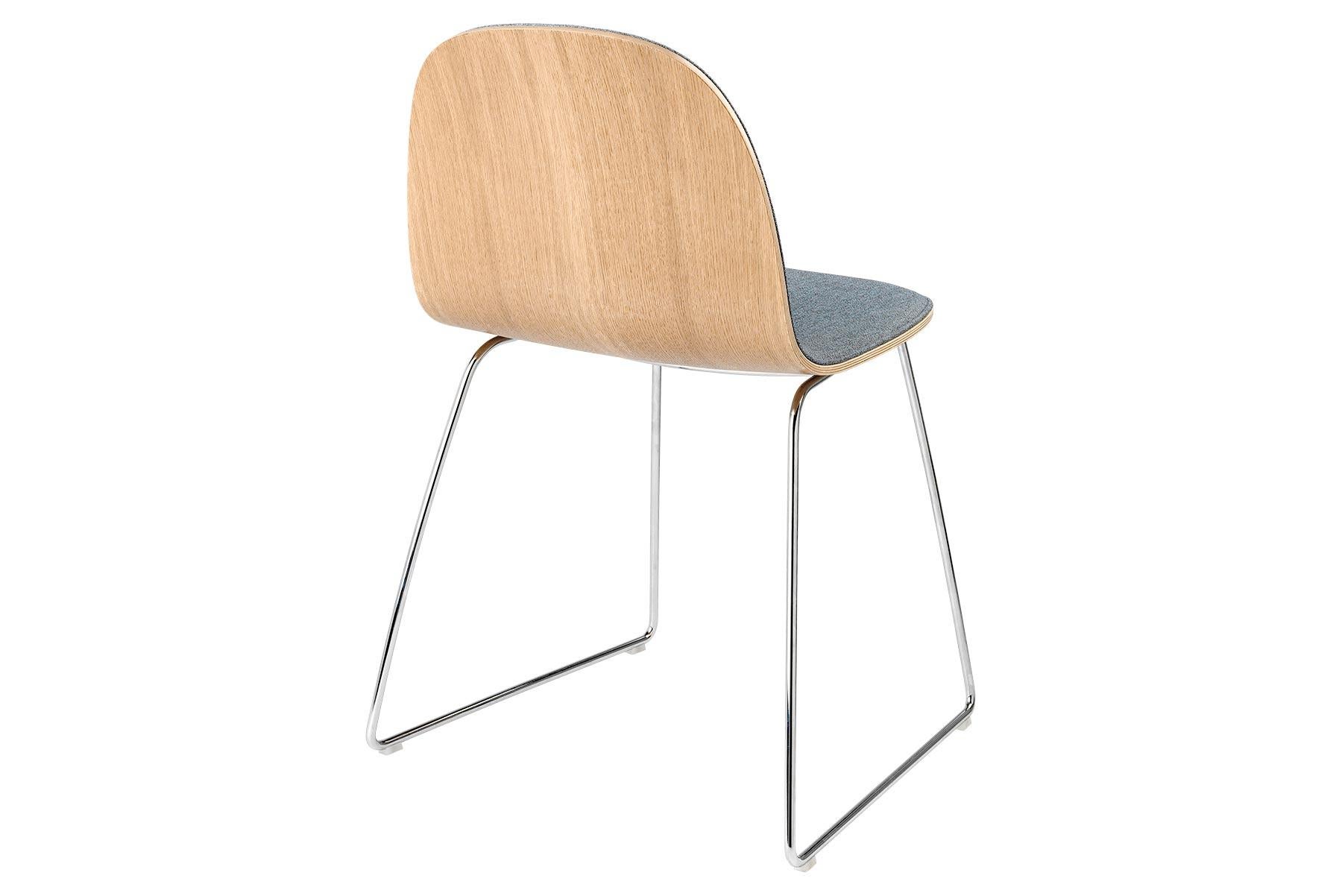 The GUBI 2D Chair is a series of light dining chairs made from laminated veneer with options for front upholstery in a wide range of fabrics and leathers, suitable for both private and public spaces. Being an extension to the classic GUBI 3D Chair,