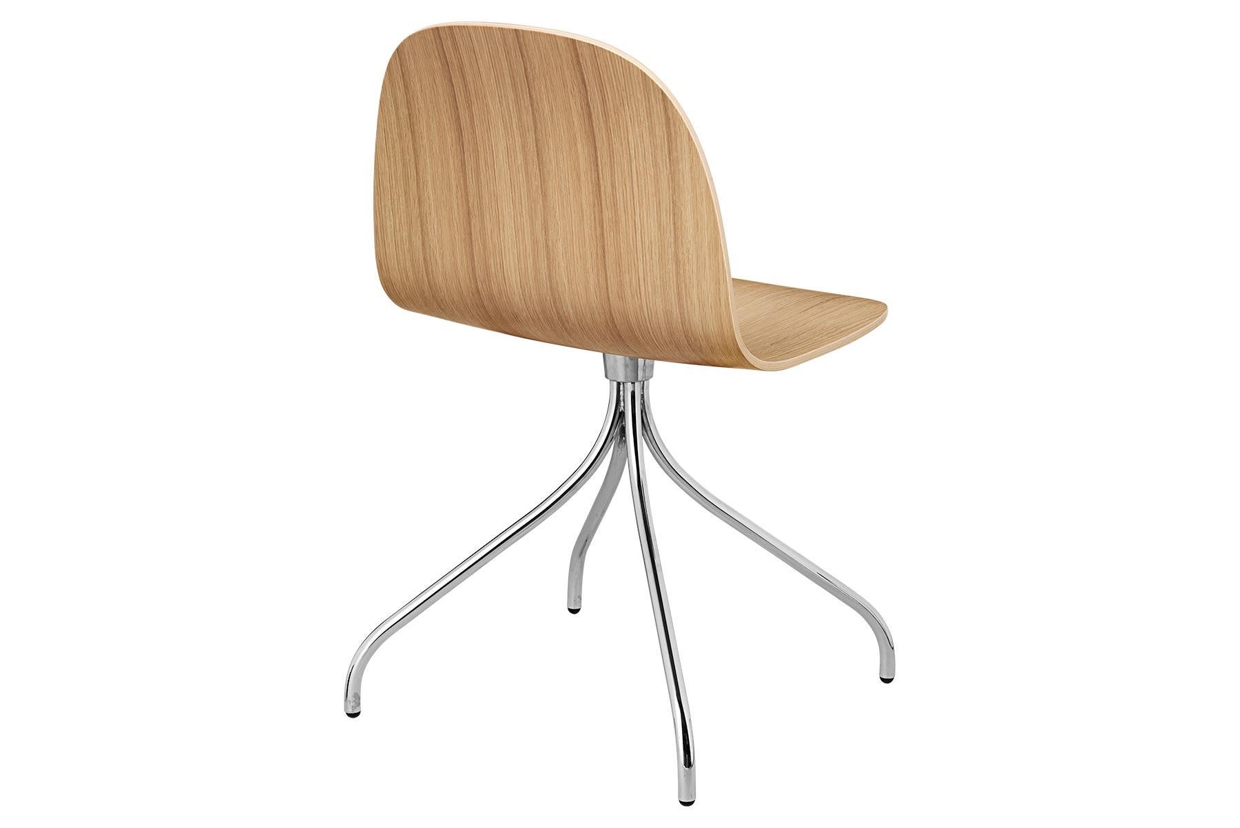Danois Chaise de réunion en 2D, non tapissée, base pivotante chromée, chêne naturel en vente