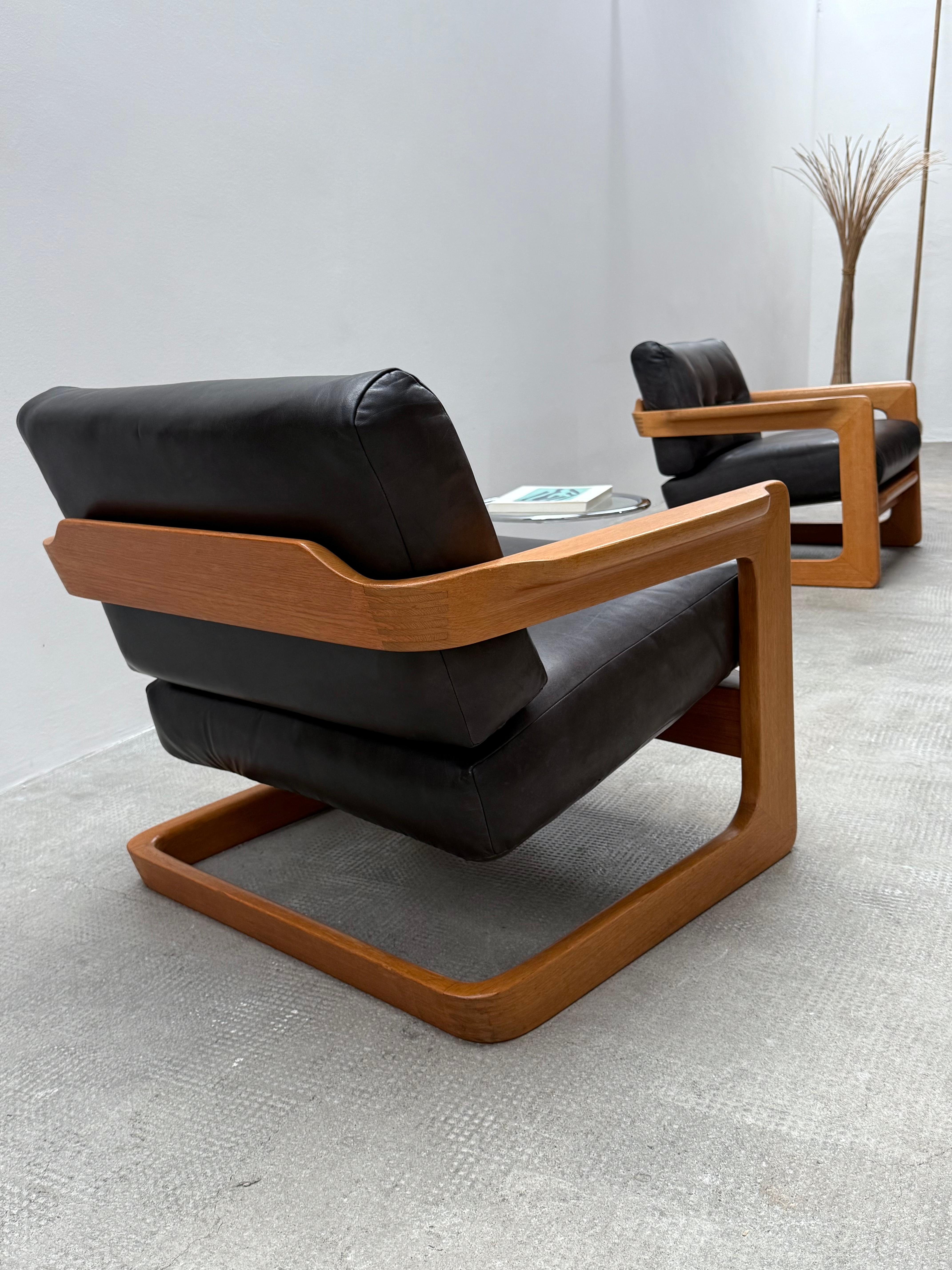2er Set Freischwinger Sessel Eiche Holz Leder schwarz, Deutschland 1970s 5