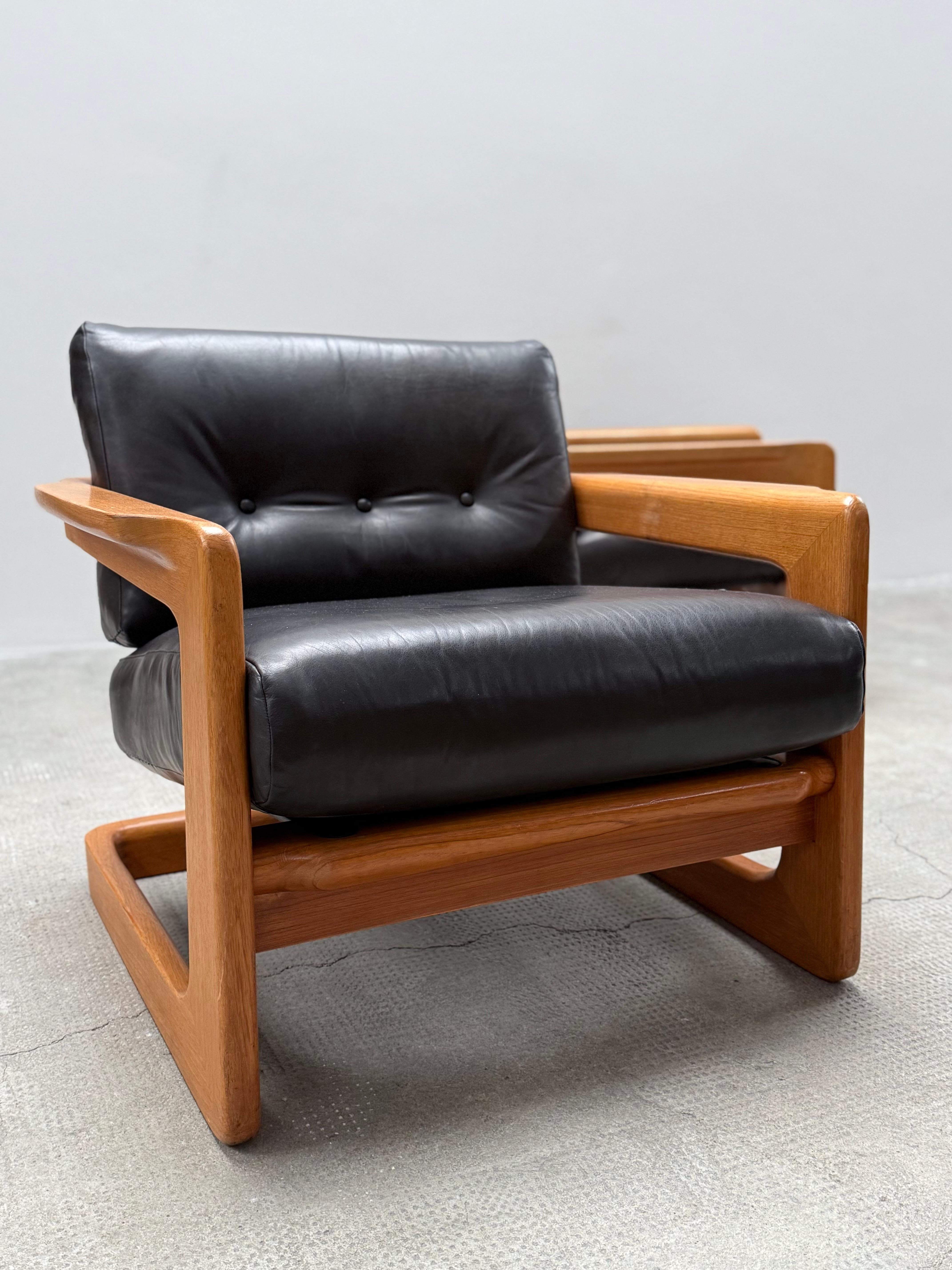 2er Set Freischwinger Sessel Eiche Holz Leder schwarz, Deutschland 1970s Acero