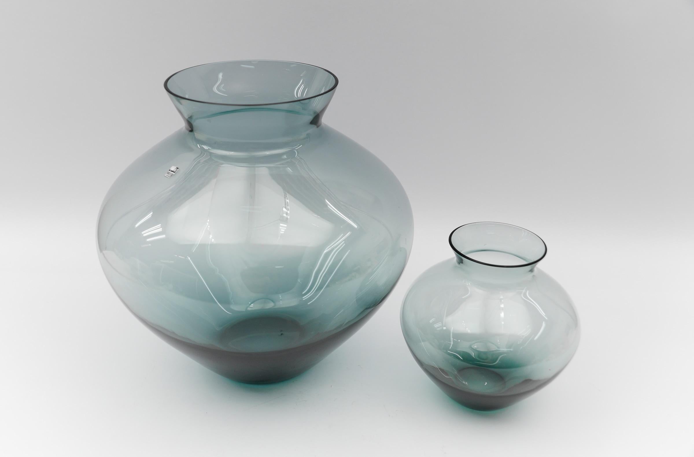 Tedesco 2er Set Herzvasen Turmalin Blau von Wilhelm Wagenfeld für WMF, 1960er in vendita
