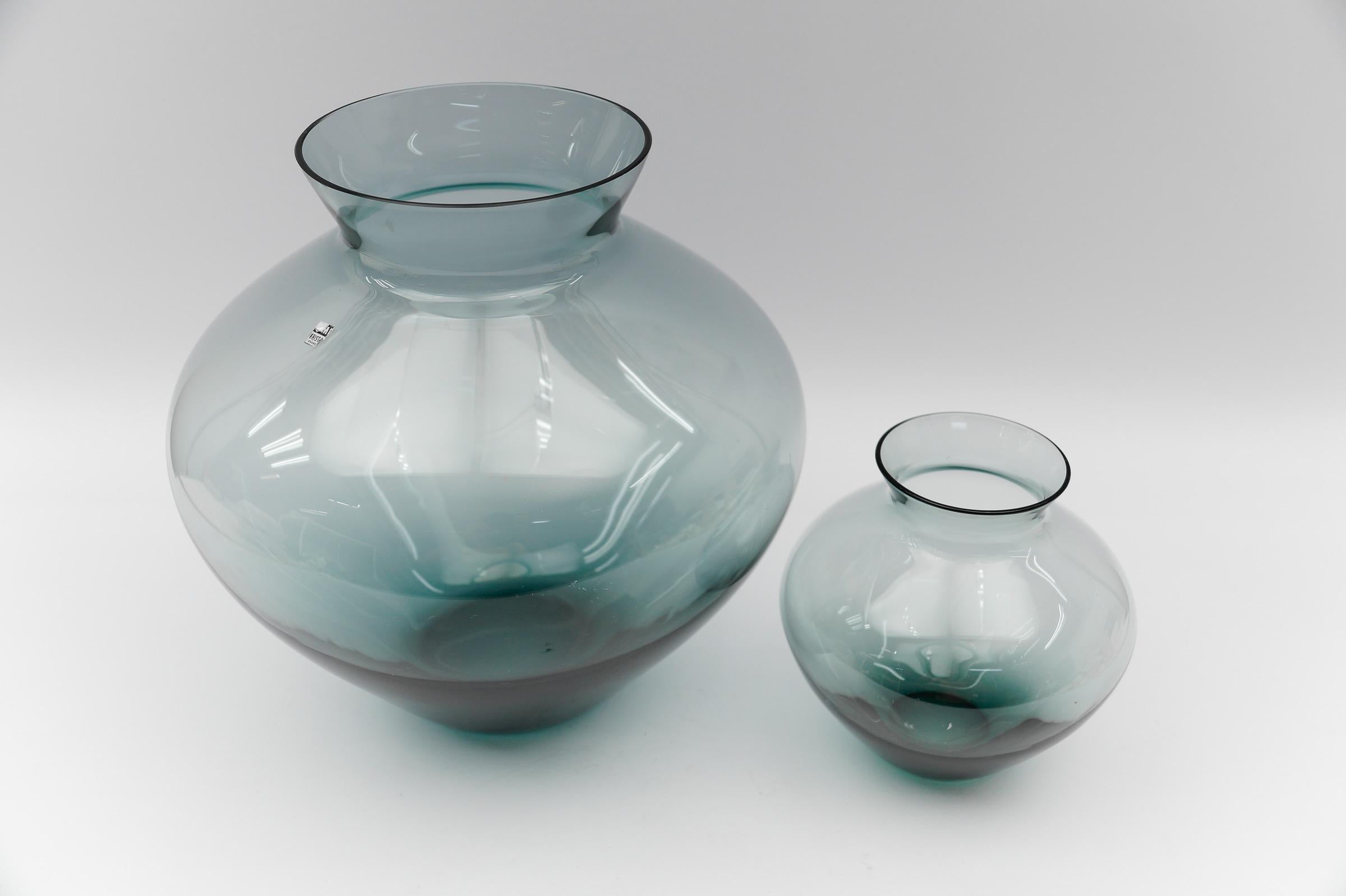 2er Set Herzvasen Turmalin Blau von Wilhelm Wagenfeld für WMF, 1960er In condizioni buone in vendita a Nürnberg, Bayern