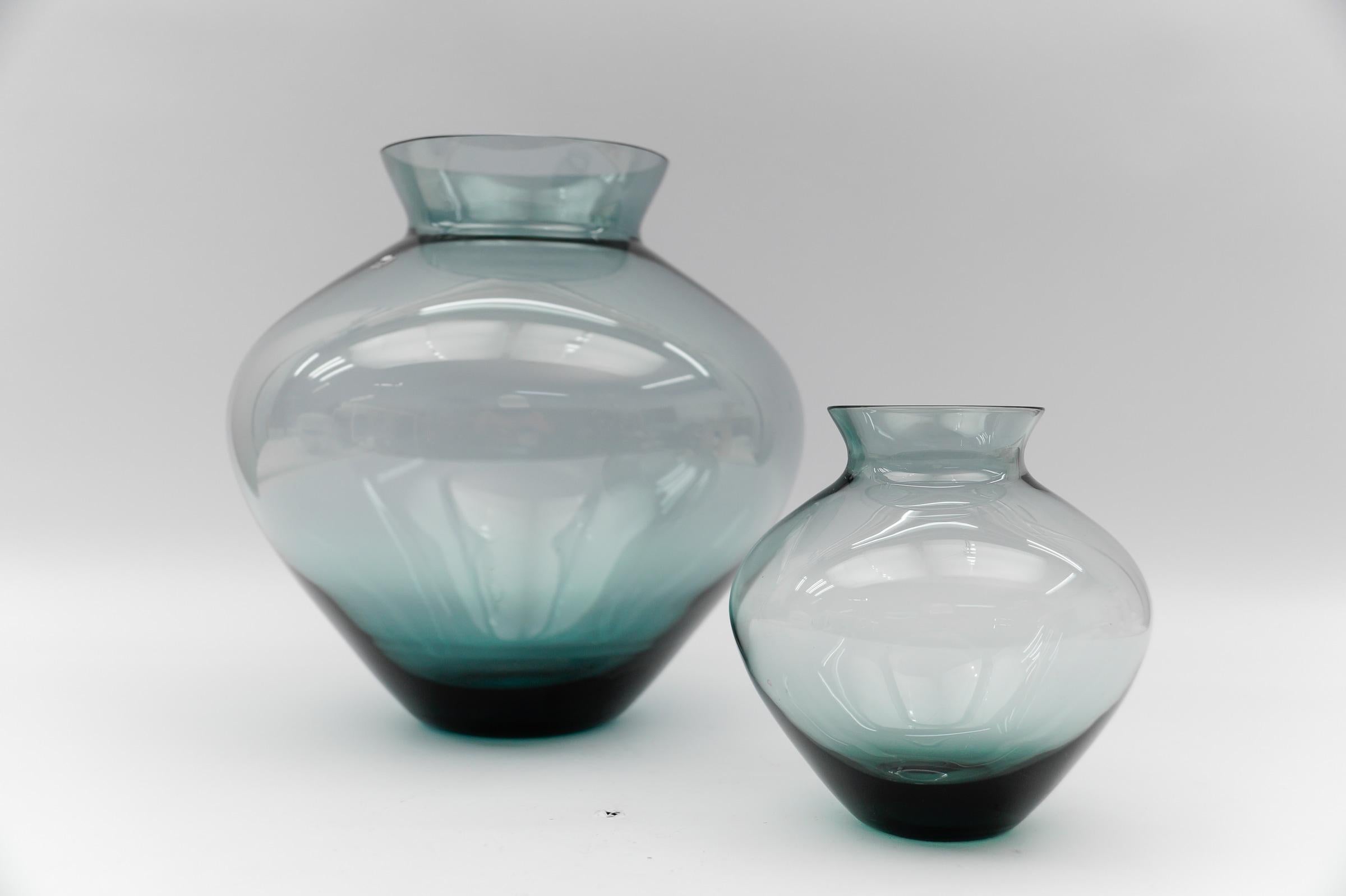 Vetro soffiato 2er Set Herzvasen Turmalin Blau von Wilhelm Wagenfeld für WMF, 1960er in vendita