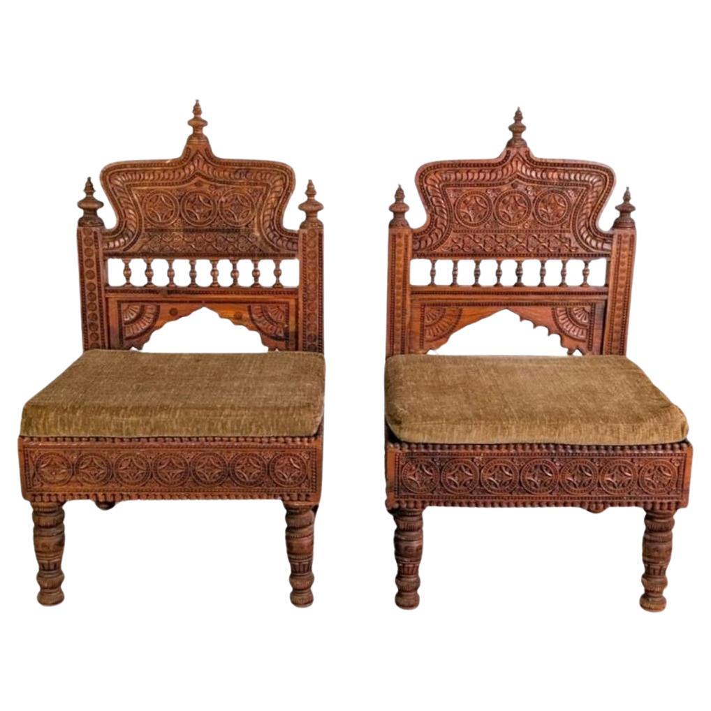 2er Set indische Lounge Stühle handgeschnitzt Art Déco Sessel For Sale