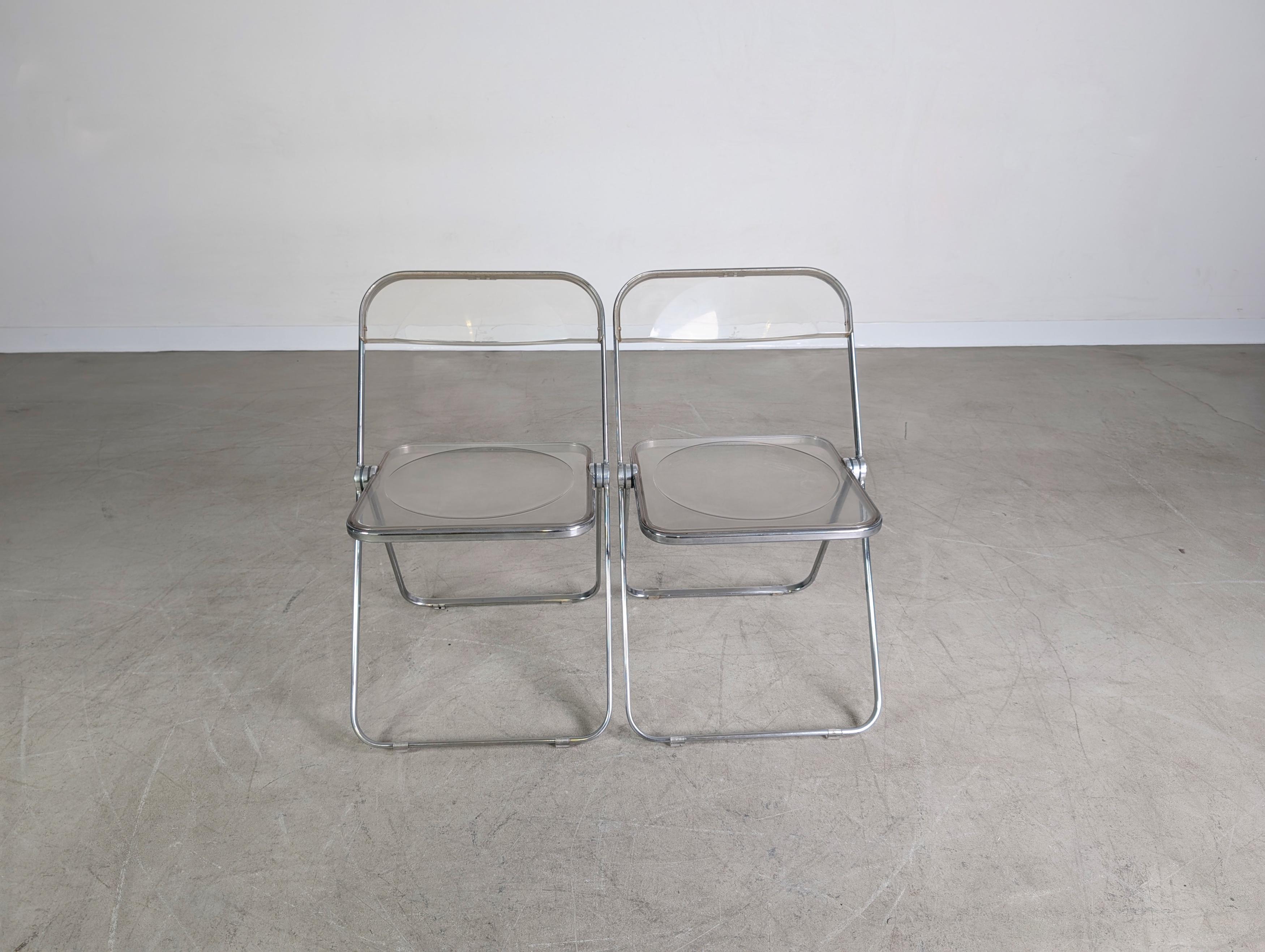 Ti offriamo due splendide stuole Plia dell'azienda italiana Castelli da acquistare. L'azienda nasce da Giancarlo Piretti e si distingue per essere un grande designer.

***Il prezzo si riferisce al 2o set.***

Zustand: Guter gebrauchter Zustand mit