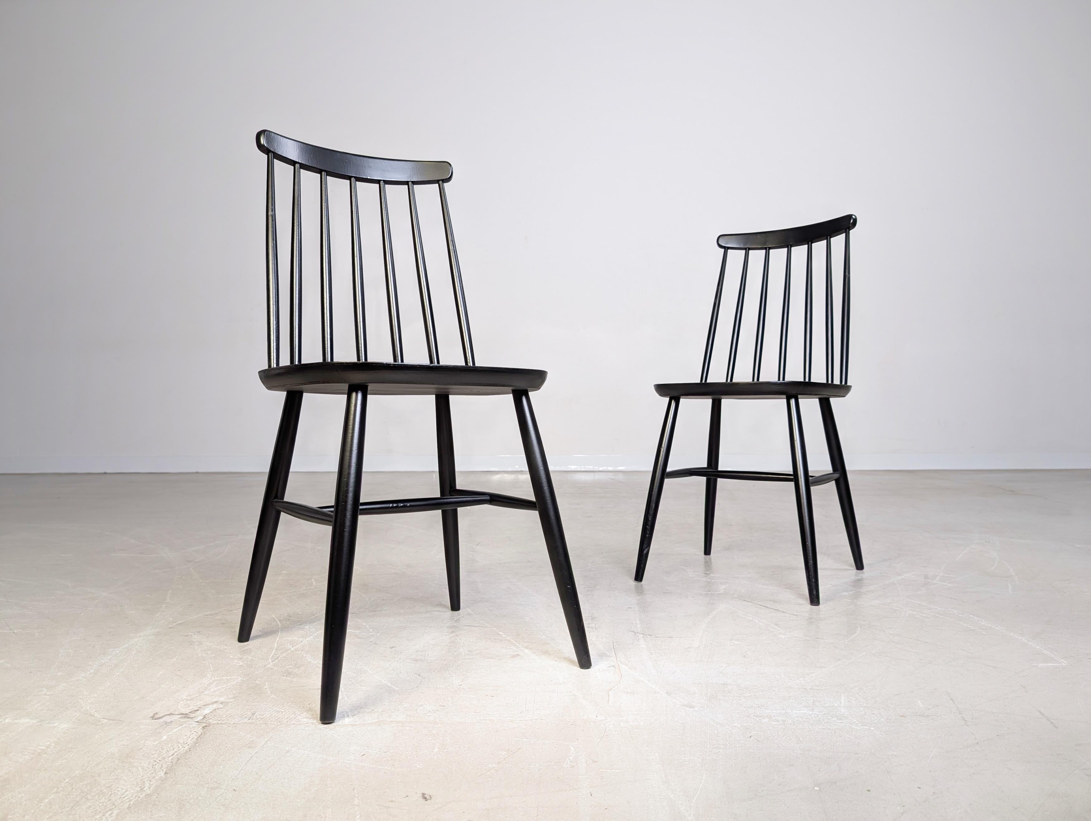 Ti offriamo un fantastico set da 2 spille vintage in nero degli anni '70 da acquistare. Le stalle sono state realizzate da noi in modo professionale in uno splendido e moderno ton tonalità di nero. Il prezzo è per il secondo set.

Zustand: Guter