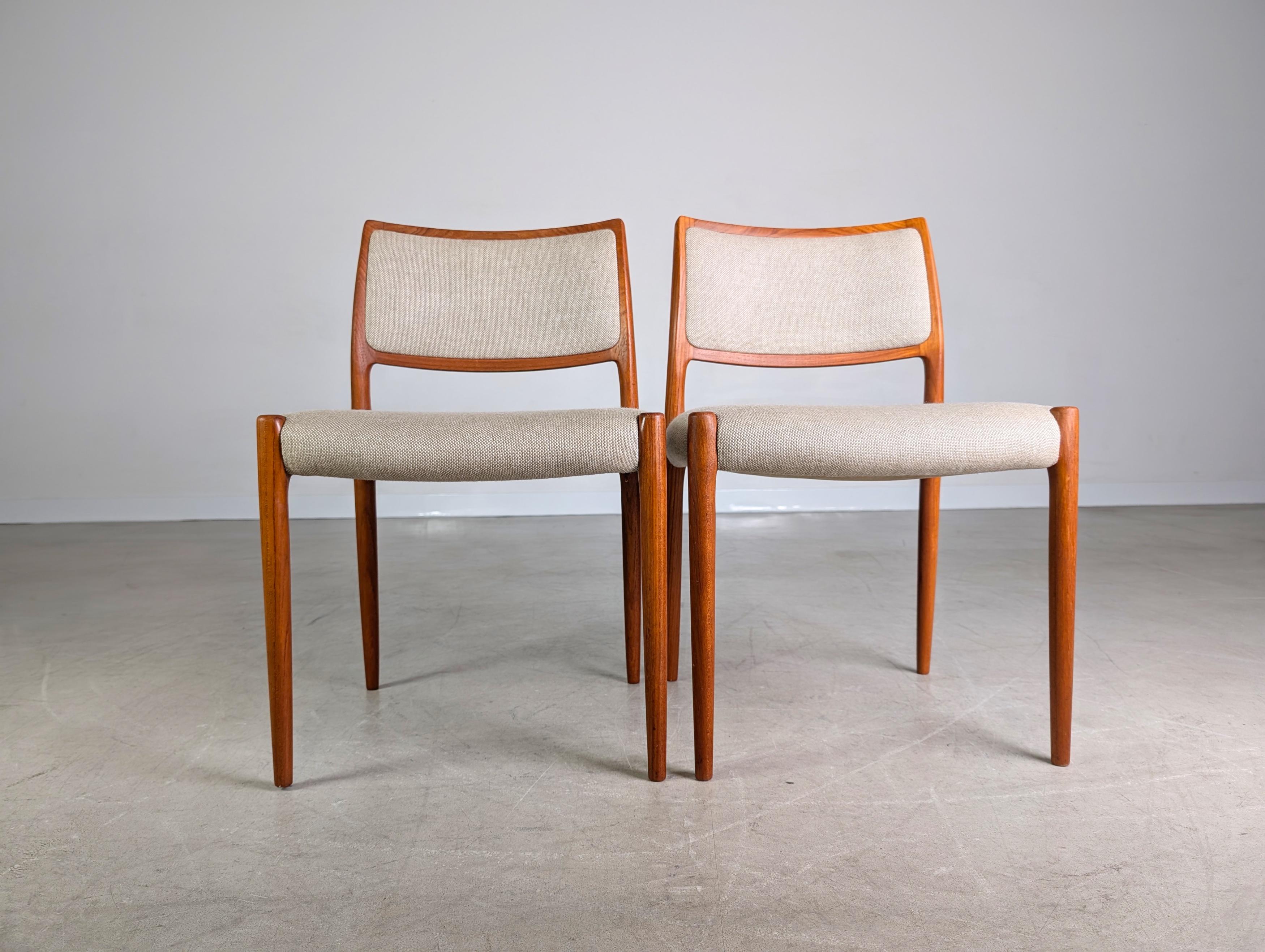 Mid-Century Modern 2er Set Niels O Moller Stuhl JL Møller Møbelfabrik Modell 80 teak For Sale