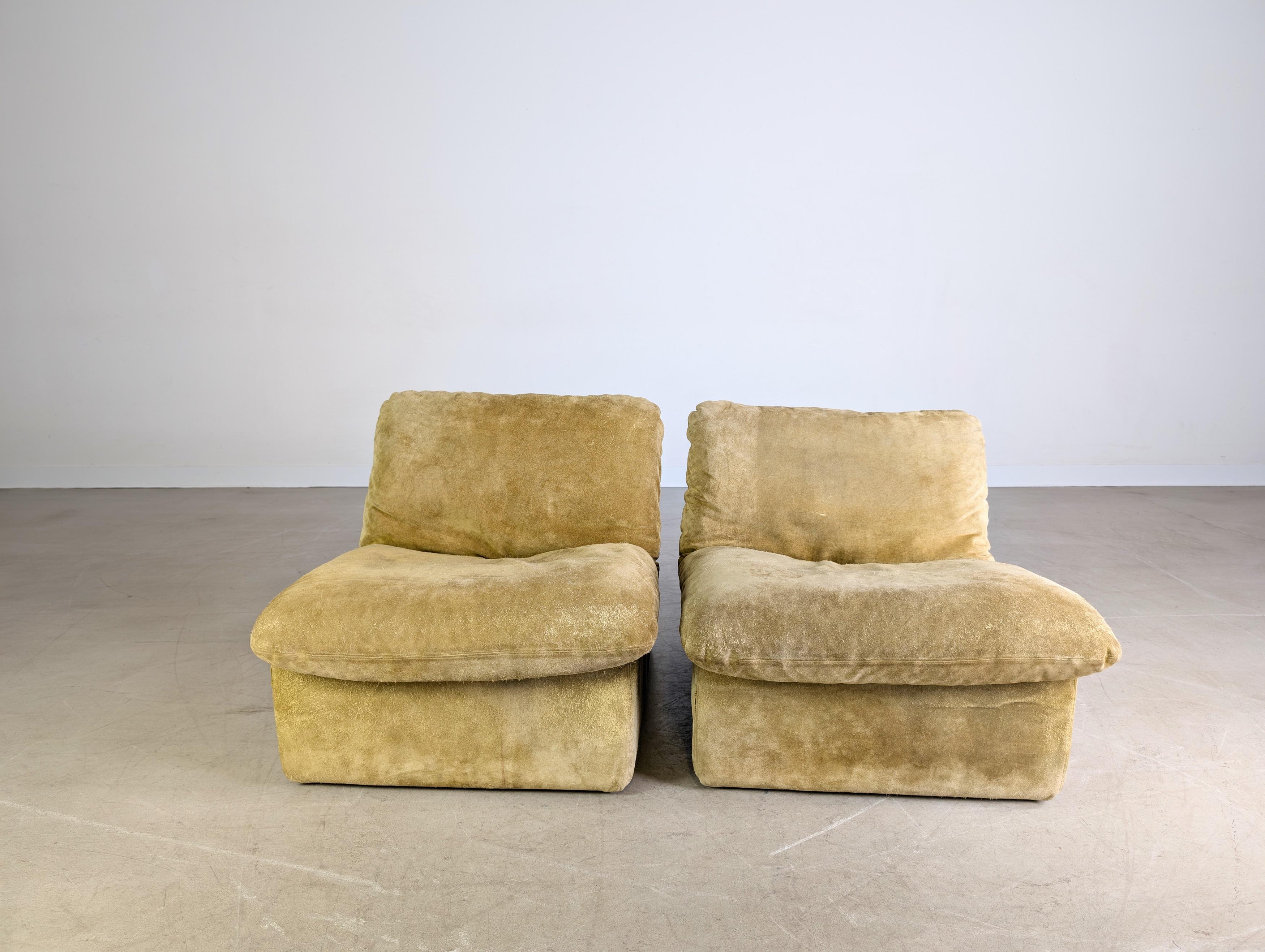 Ti offriamo un'ottima sedia Cassina Wink in colore marrone per il tuo acquisto. Il modello si distingue per il suo design raffinato e per le sue numerose opzioni di personalizzazione, come ad esempio un'elegante cornice o un'elegante copertura.