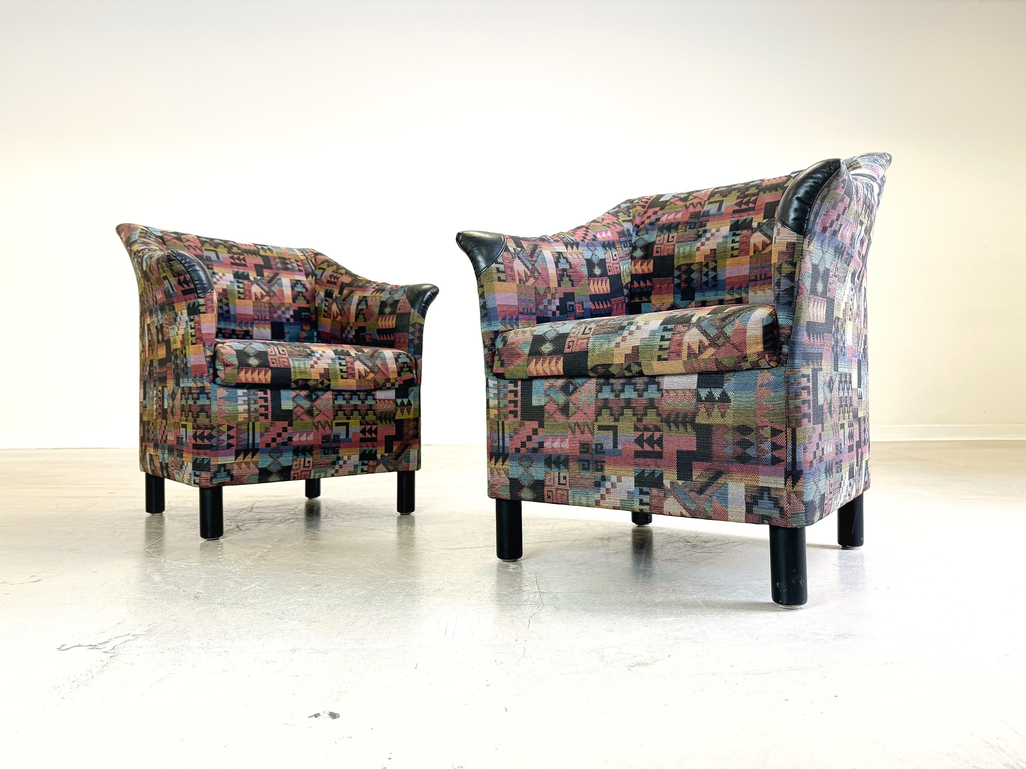 Ponemos a la venta dos preciosos sillones vintage de Walter Knoll. Los sillones se caracterizan por su gran comodidad de asiento y su muy buena calidad. Los extremos de los reposabrazos están reforzados con cuero azul oscuro. Se vende un total de