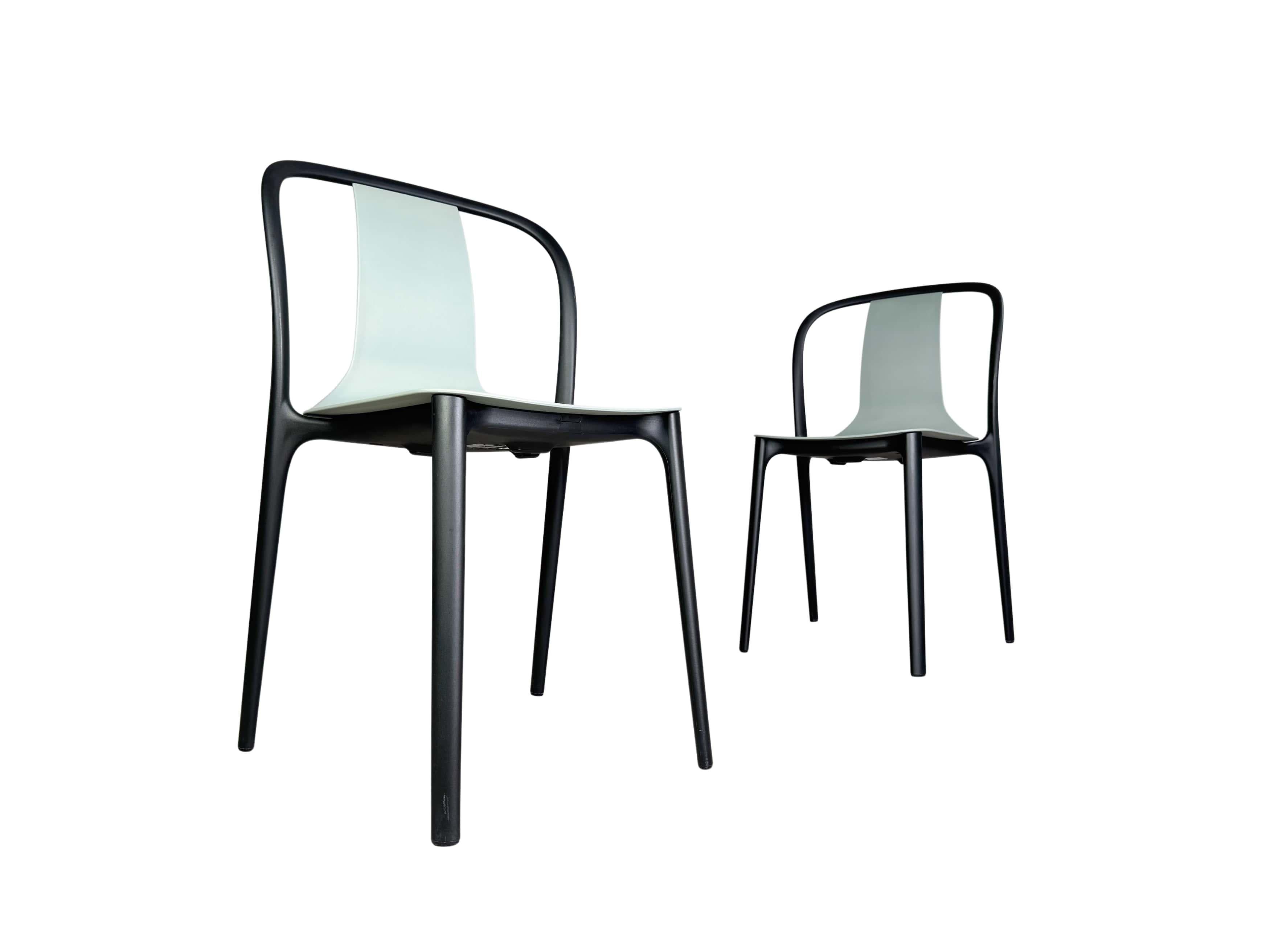 Ti offriamo un 2er Set Vitra Belleville Stapelstühle in der Farbe creme. Le Stühle sono completamente realizzate in fibra di legno e si adattano perfettamente all'ambiente circostante. Nelle nostre altre anteprime si trovano anche altre due