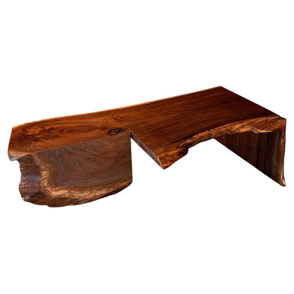Table basse en noyer noir organique à 2 volets avec pieds en cascade en vente