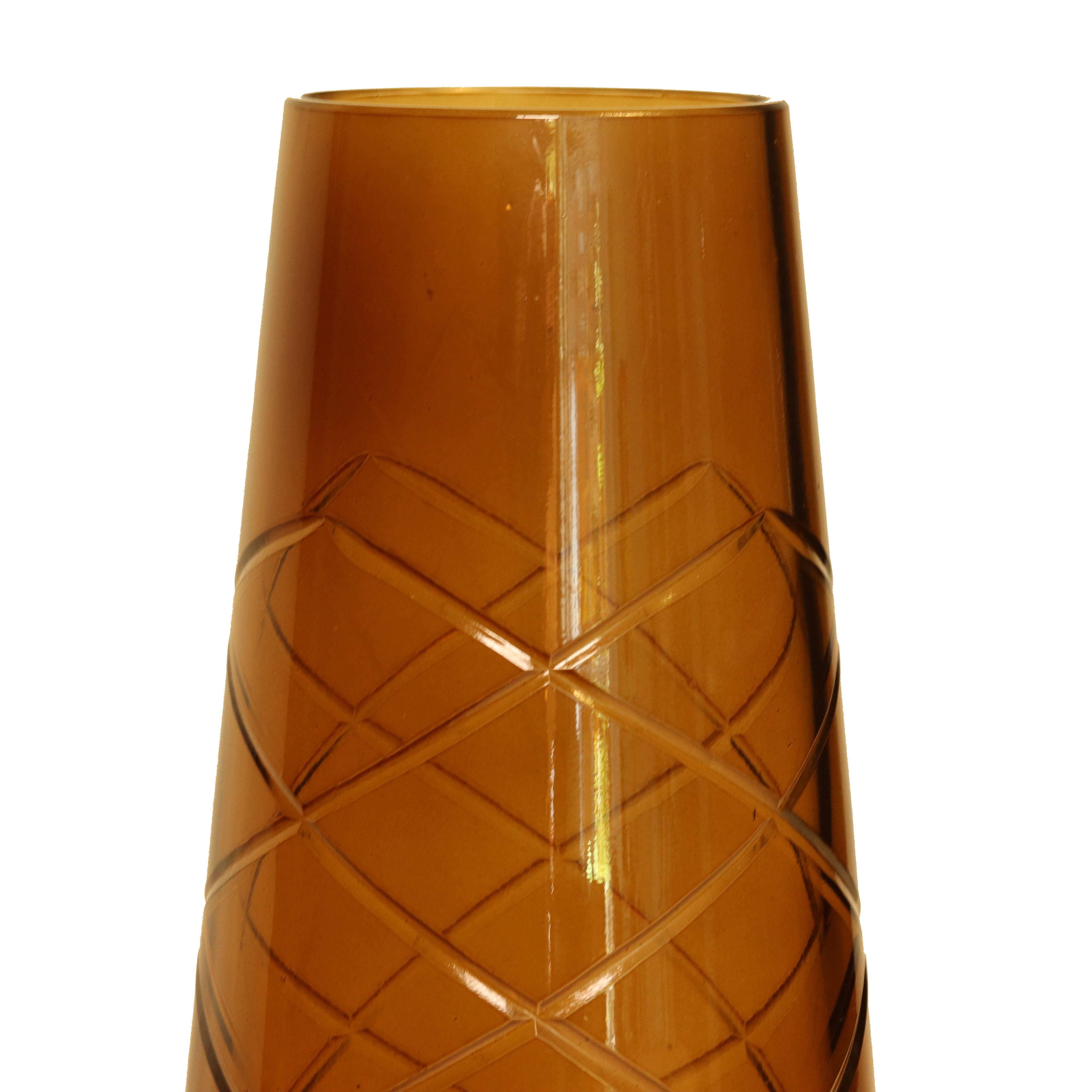 The Girata (Revolve in English) Murano Vase is made entirely in an original way according to the Murano blown glass technique. 

All our glass works are done exclusively by freehand; therefore, each glass element is a unique piece made on Murano