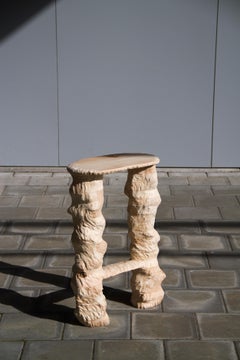 Tabouret de bar en bois sculpté à la main, tabouret 2 pieds sculptural, design contemporain