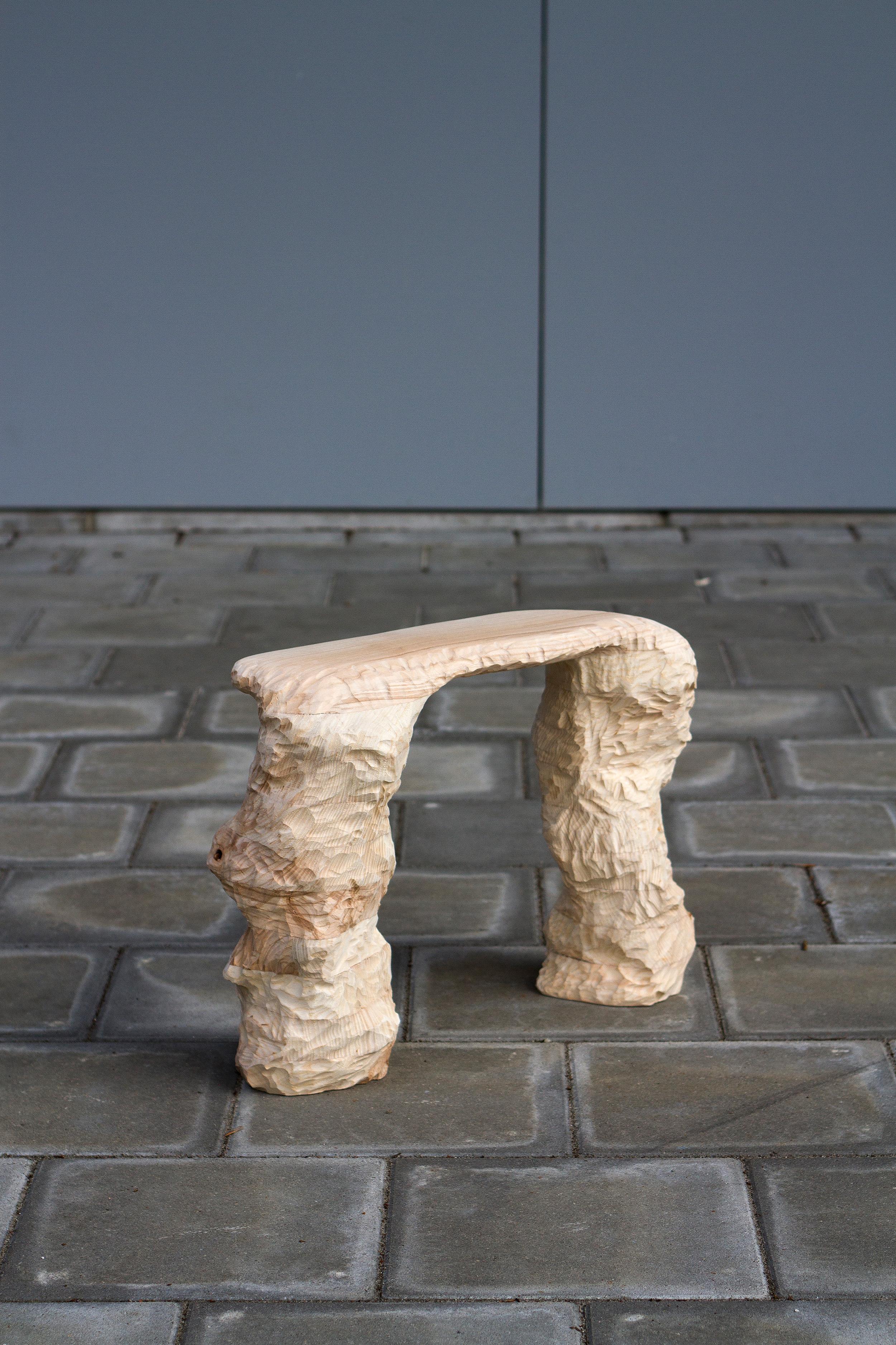 2Legs MiniStool, Taburete de madera tallada Madera en venta