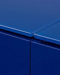 2M-Mehrzweckschrank in blauem Hochglanzlack und Glasabdeckung