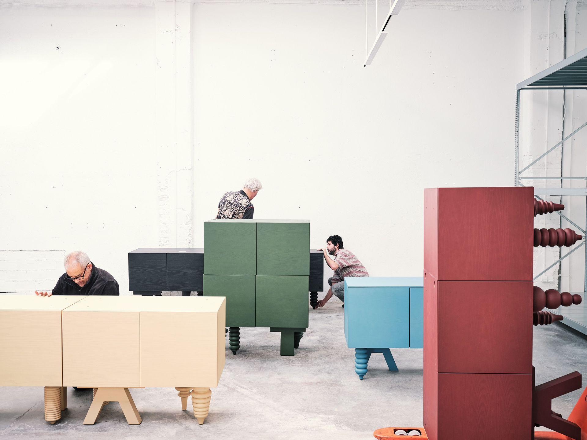Laccato Mobiletto 2M Multilegge in Greene & Greene di Jaime Hayon per BD Barcelona in vendita