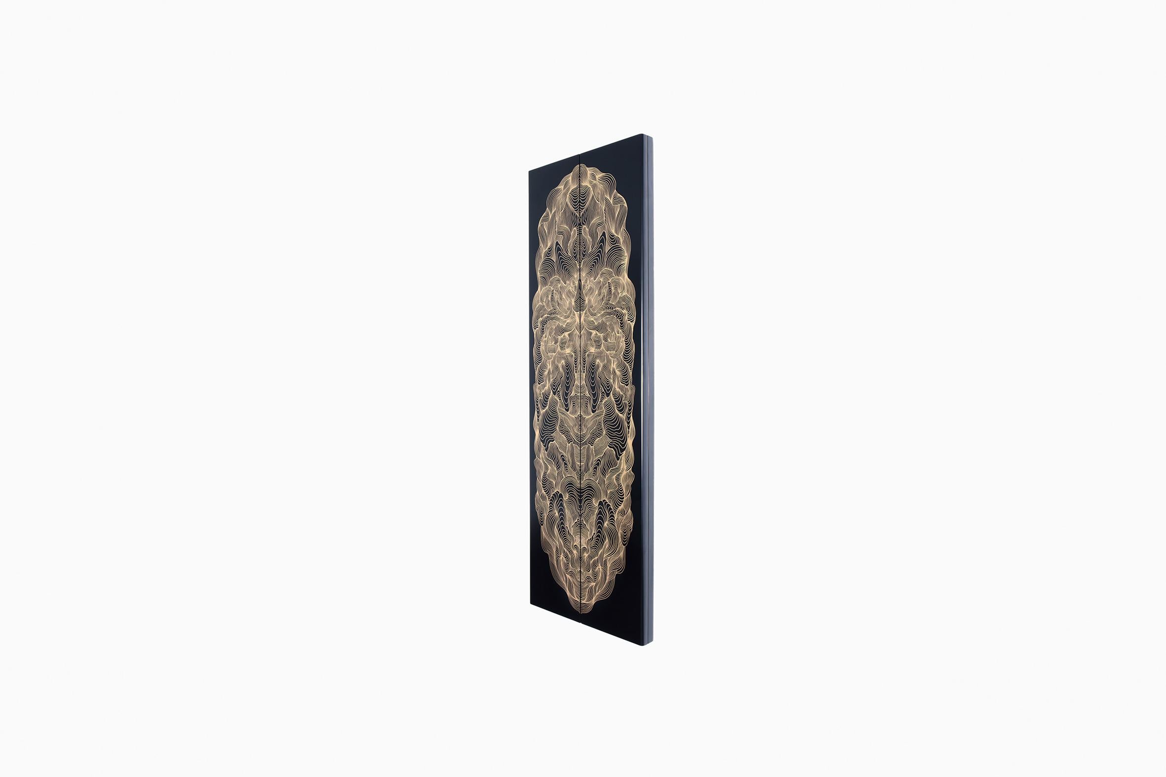 Specchio Trittico Chinoiserie Specchio Portales nero e oro di Joan Tarragó.

L'idea era quella di commissionare a Joan Tarragó l'illustrazione delle porte di un trittico di specchi. Mi sono venute in mente le cineserie. La lacca cinese e i suoi
