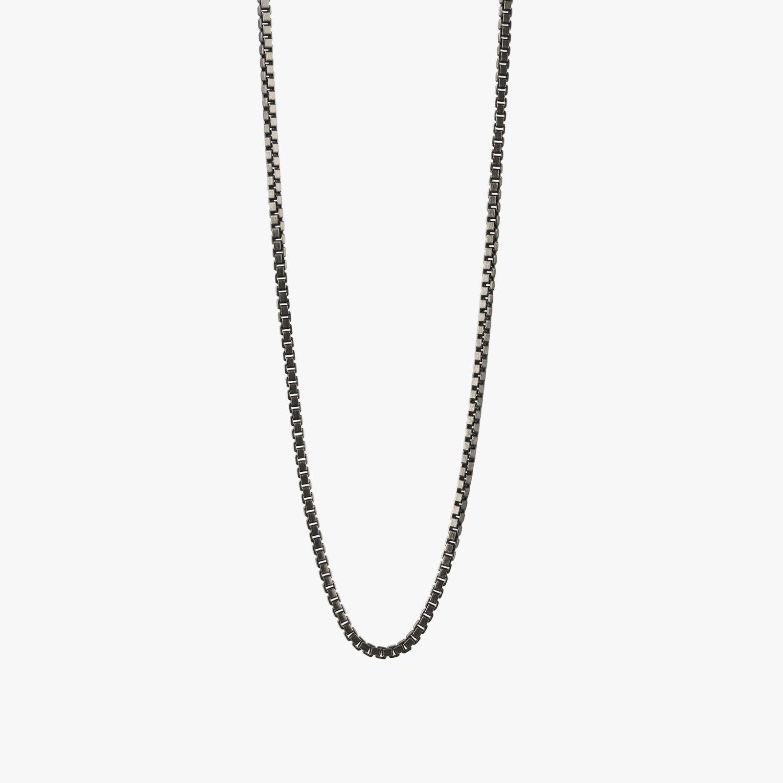Uomo Catena a scatola da 2 mm in argento sterling placcato rodio nero con ciondoli, taglia S in vendita