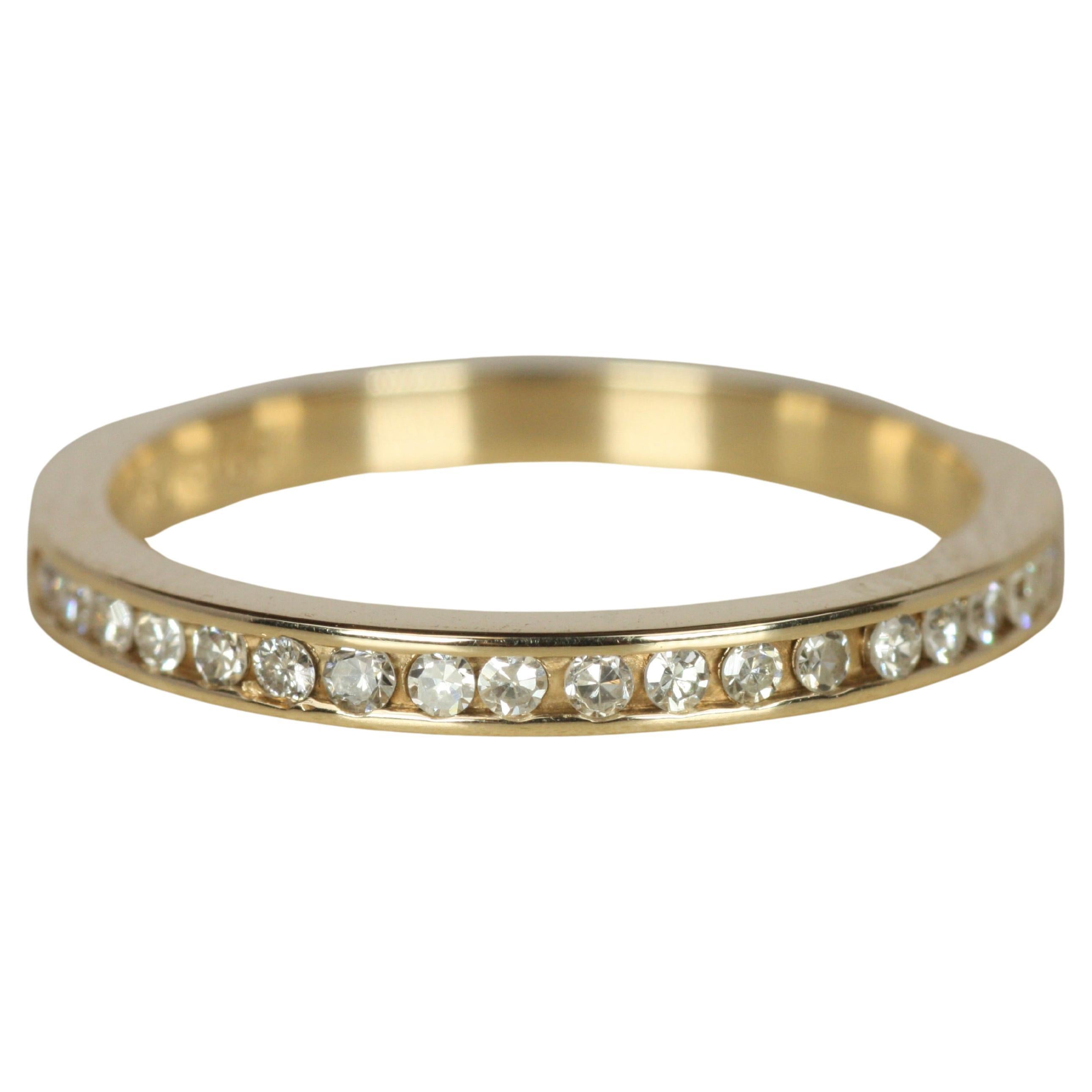 Alianza de boda de media eternidad de oro amarillo de 14 quilates con diamantes engastados en canal de 2 mm en venta