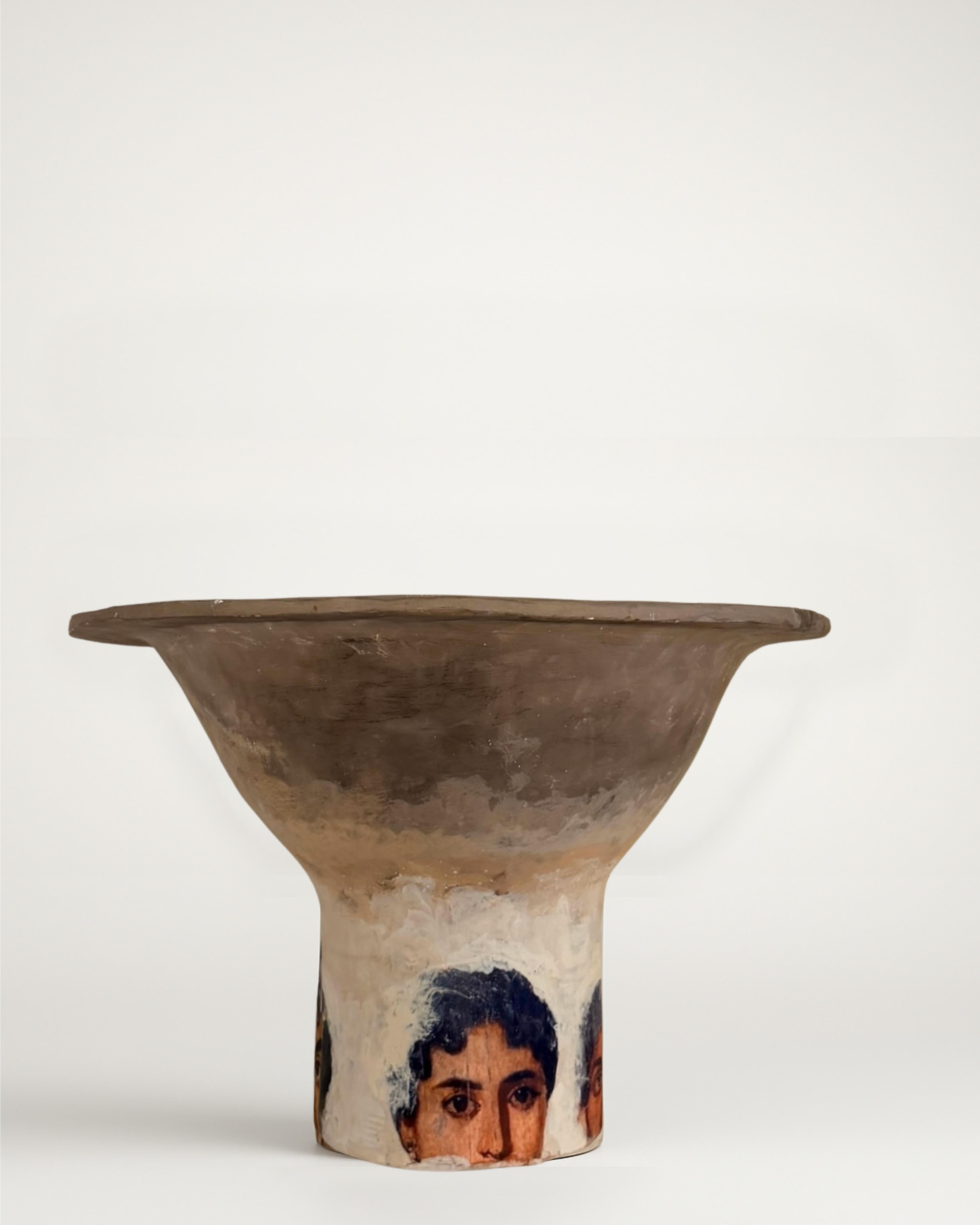 Sculpté à la main 2nd Century AD Greco-Roman Vase en vente