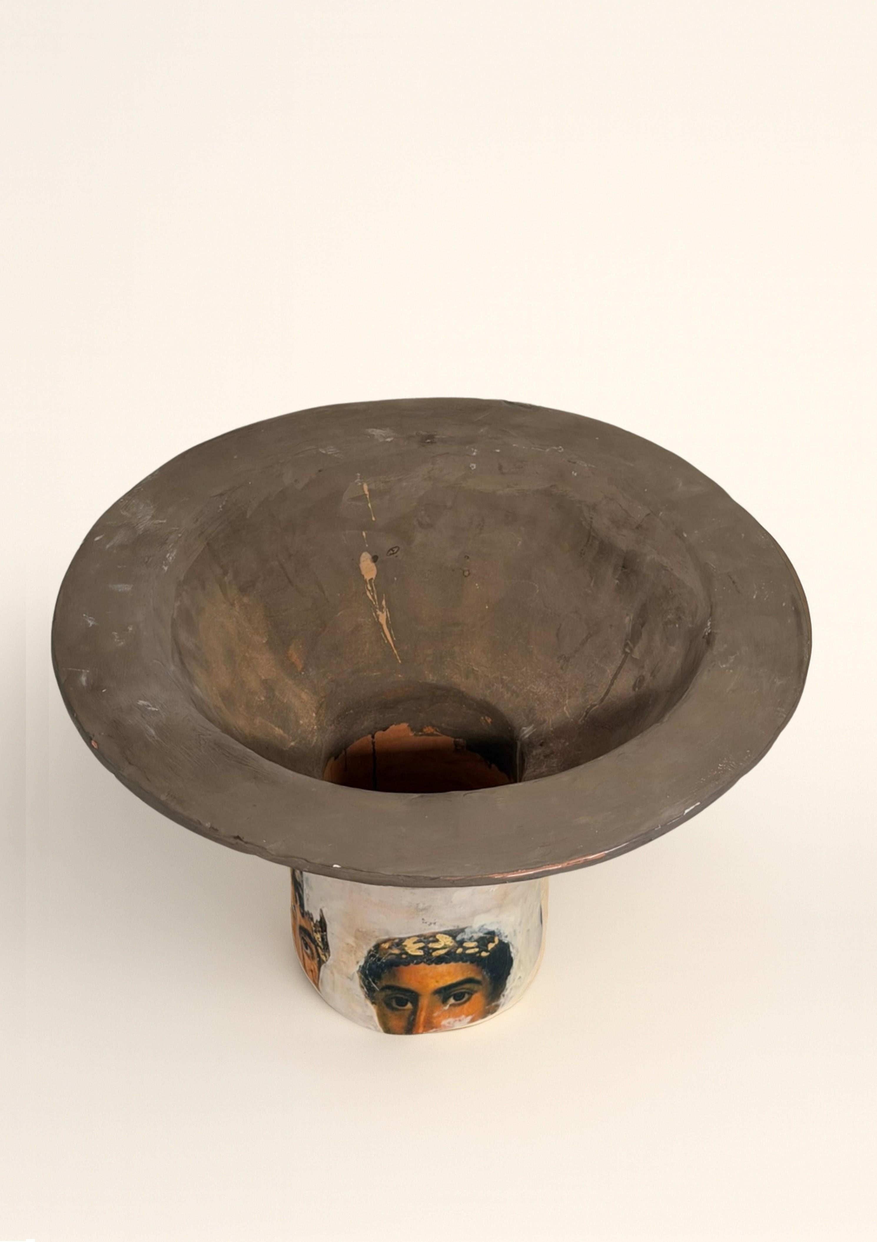 2nd Century AD Greco-Roman Vase Neuf - En vente à Atlanta, GA