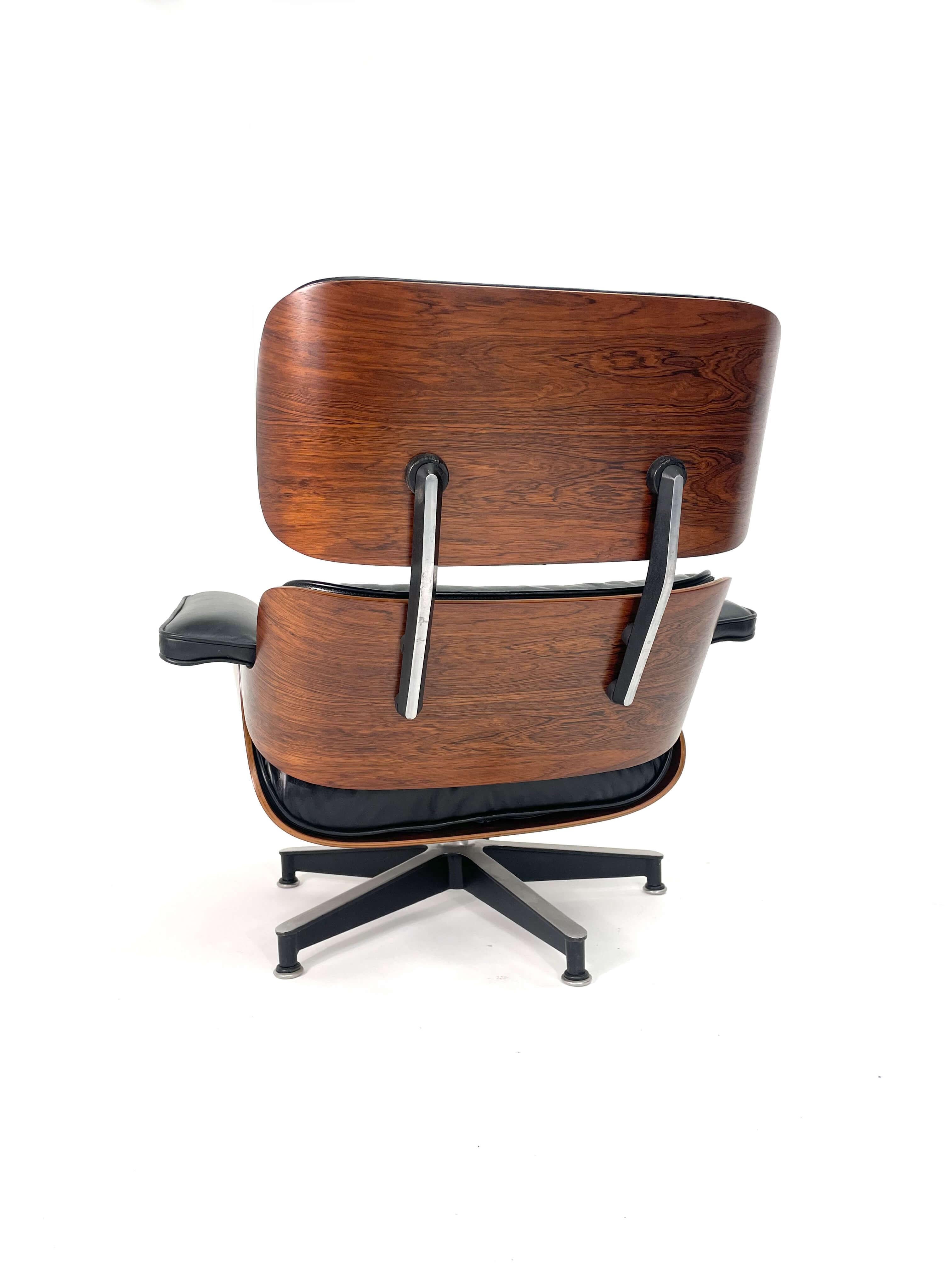 Chaise longue et pouf Eames de 2ème génération en bois de rose, vers les années 1960 8