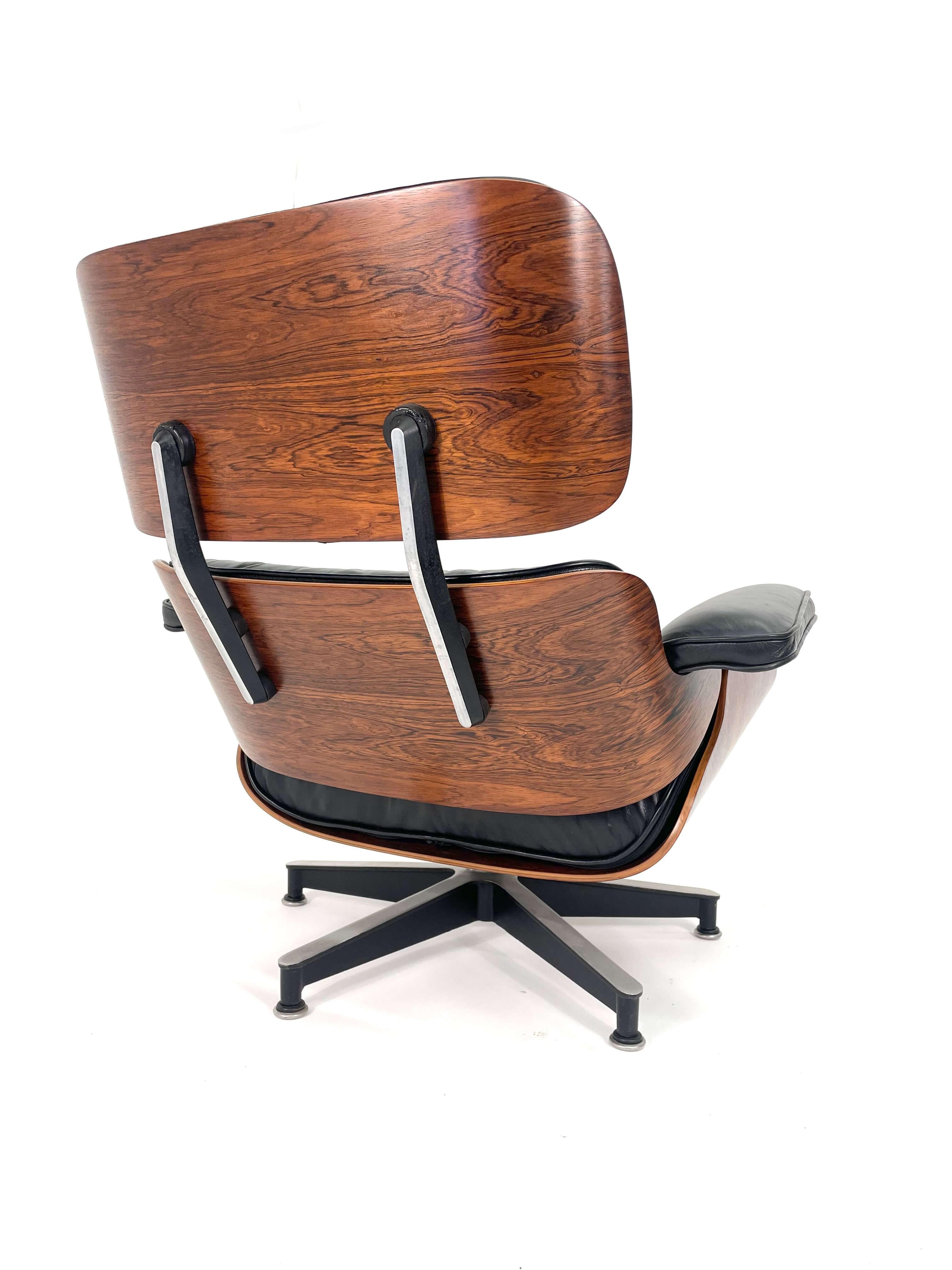 Cuir Chaise longue et pouf Eames de 2ème génération en bois de rose, vers les années 1960