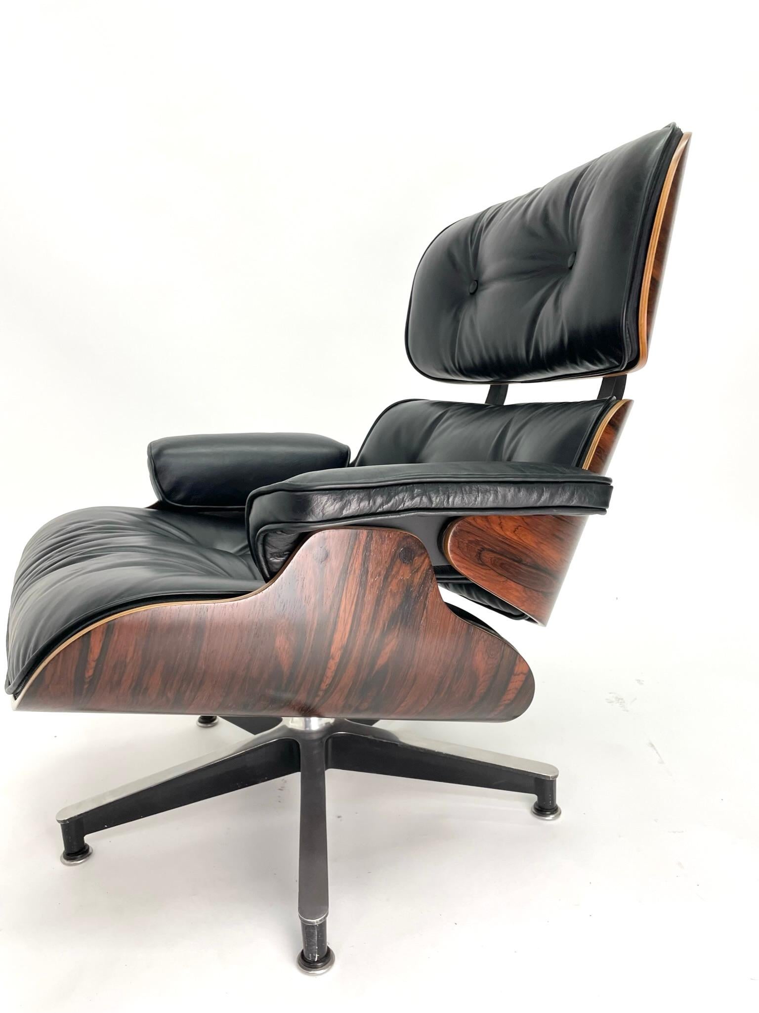 2nd Generation Eames Lounge Chair & Ottoman in Brazilian Rosewood In Good Condition In San Diego, CA