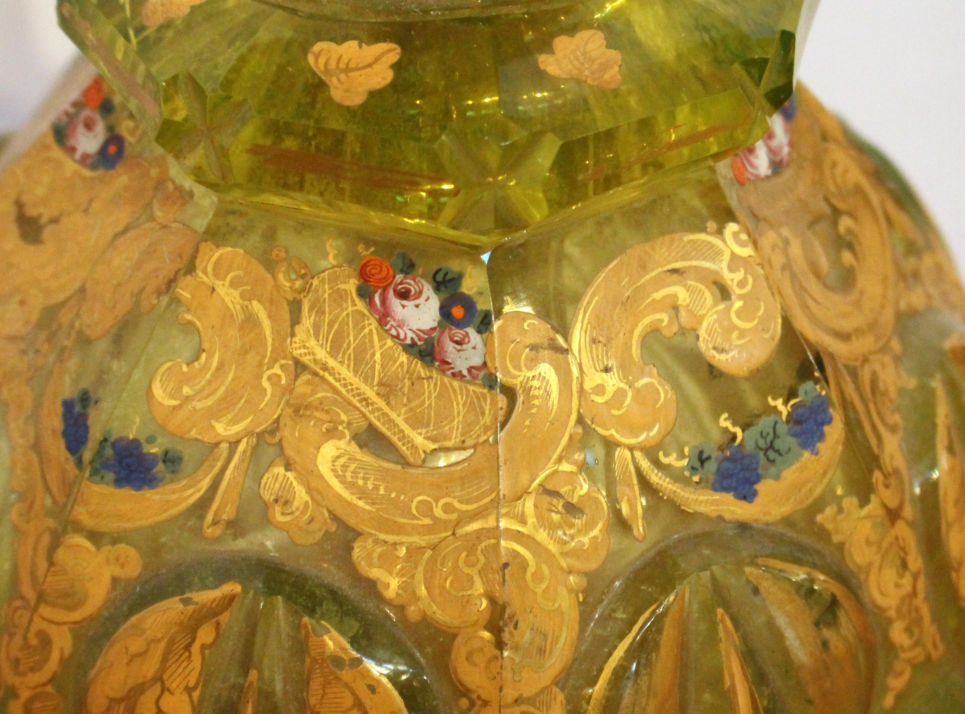 Carafe bohème du 2e moitié du 19e siècle en verre soufflé et taillé, converti en lampe Bon état - En vente à Chapel Hill, NC
