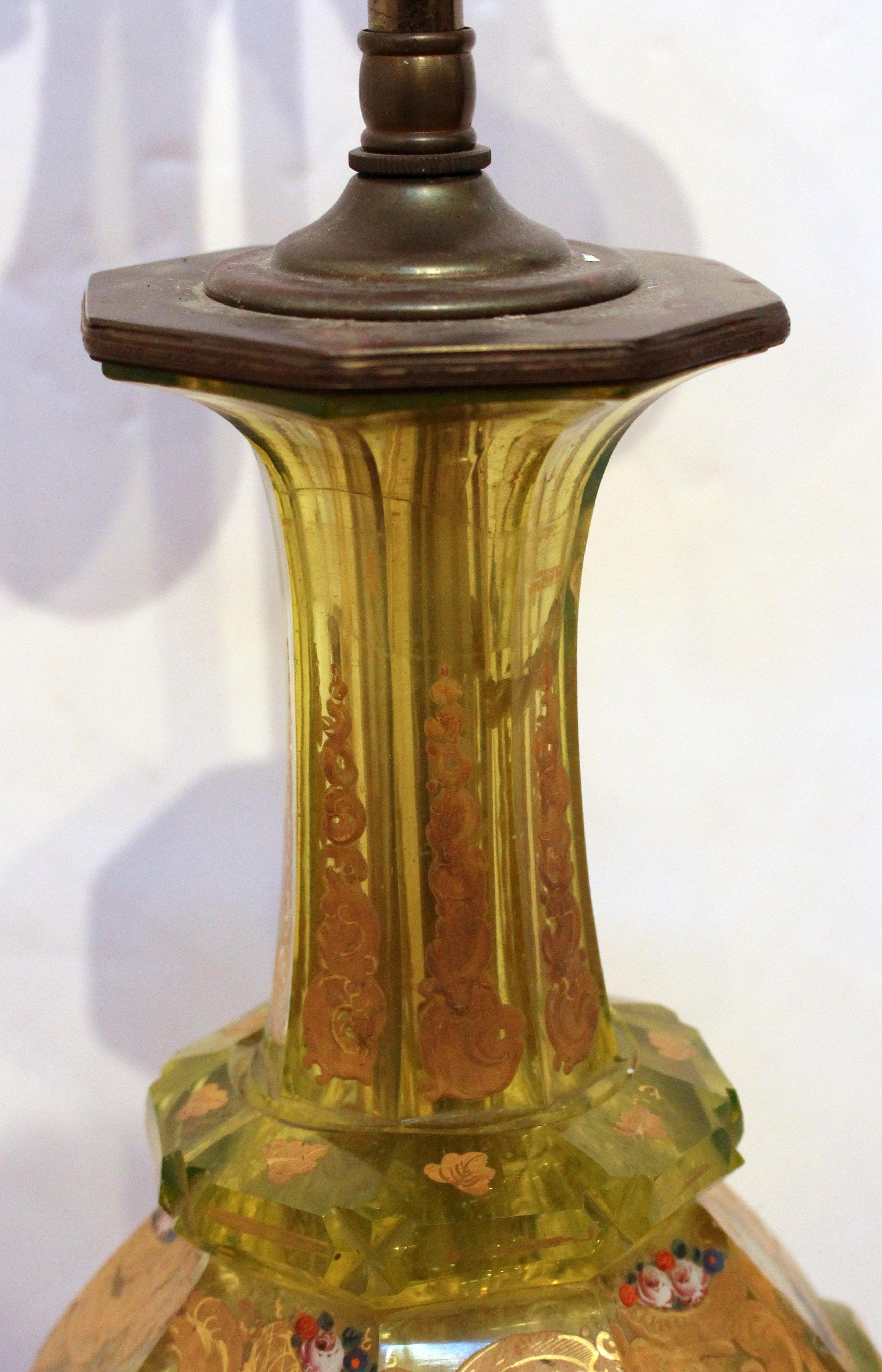 XIXe siècle Carafe bohème du 2e moitié du 19e siècle en verre soufflé et taillé, converti en lampe en vente