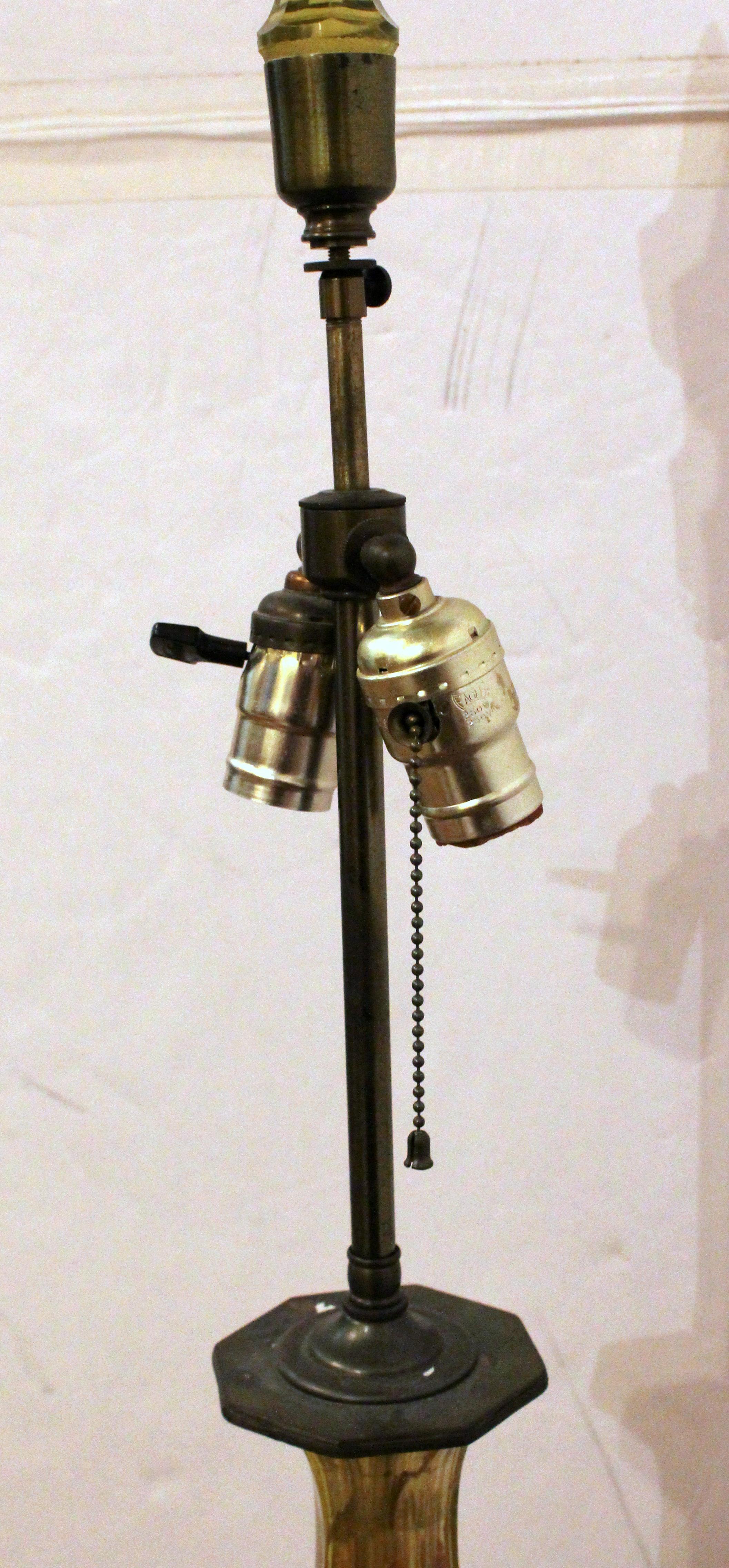 XIXe siècle Lampe de Bohème du 2e moitié du 19e siècle en verre vaseline en vente