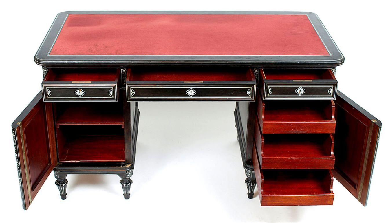 Second Half of the 19th Century Italian Renaissance Style Desk For Sale 11