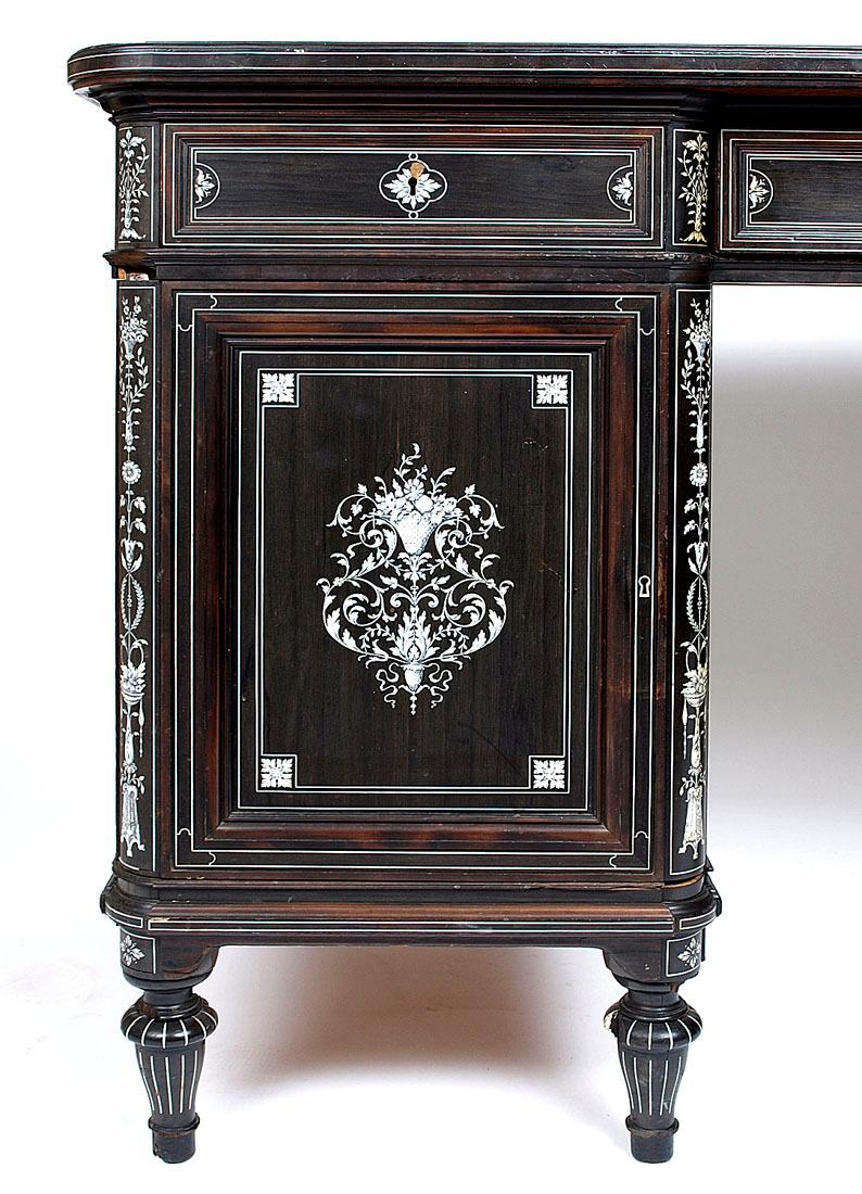 Second Half of the 19th Century Italian Renaissance Style Desk For Sale 2