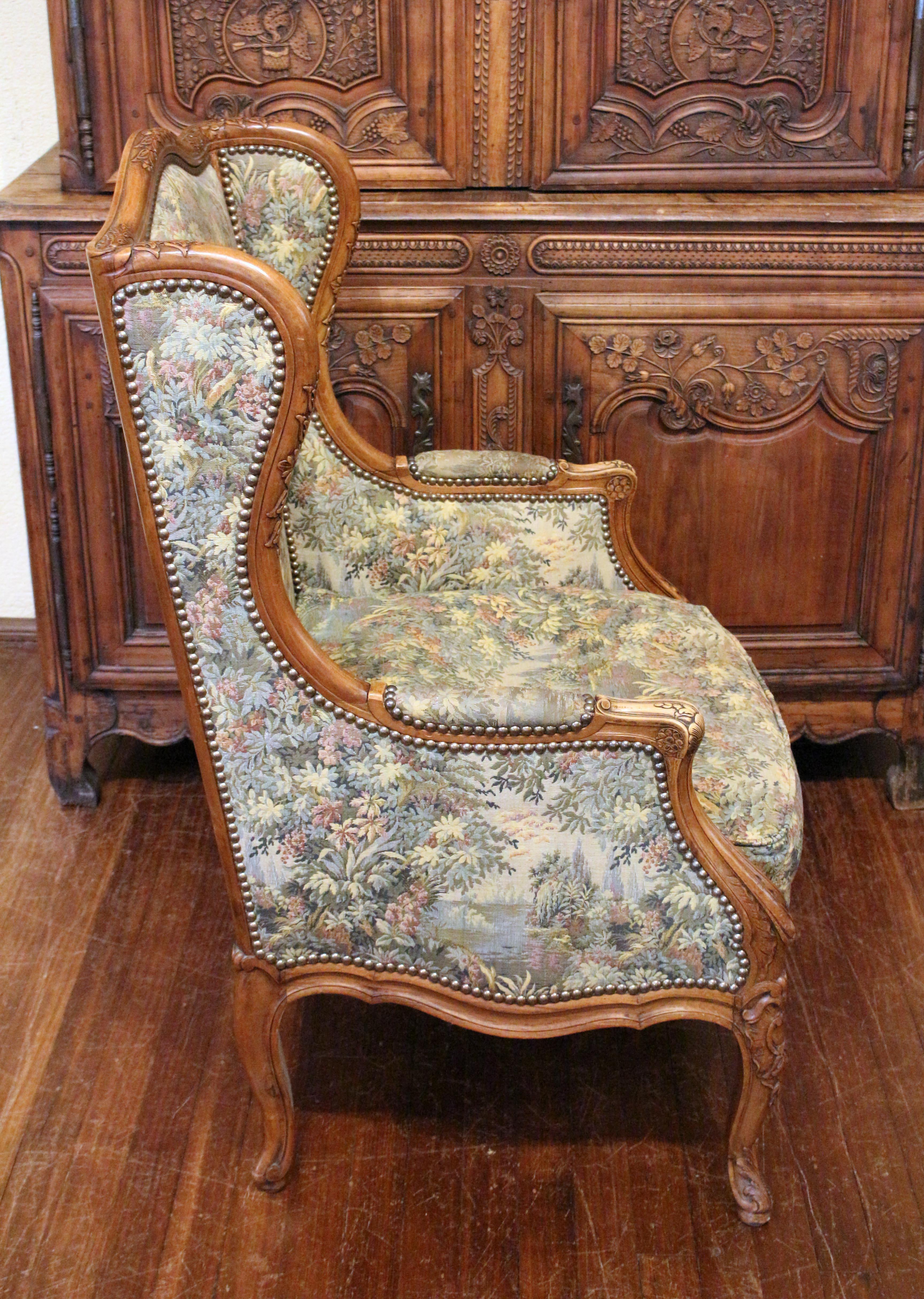 Walnut 2nd Quarter 20th Century French Pair of Louis XV style Bergeres