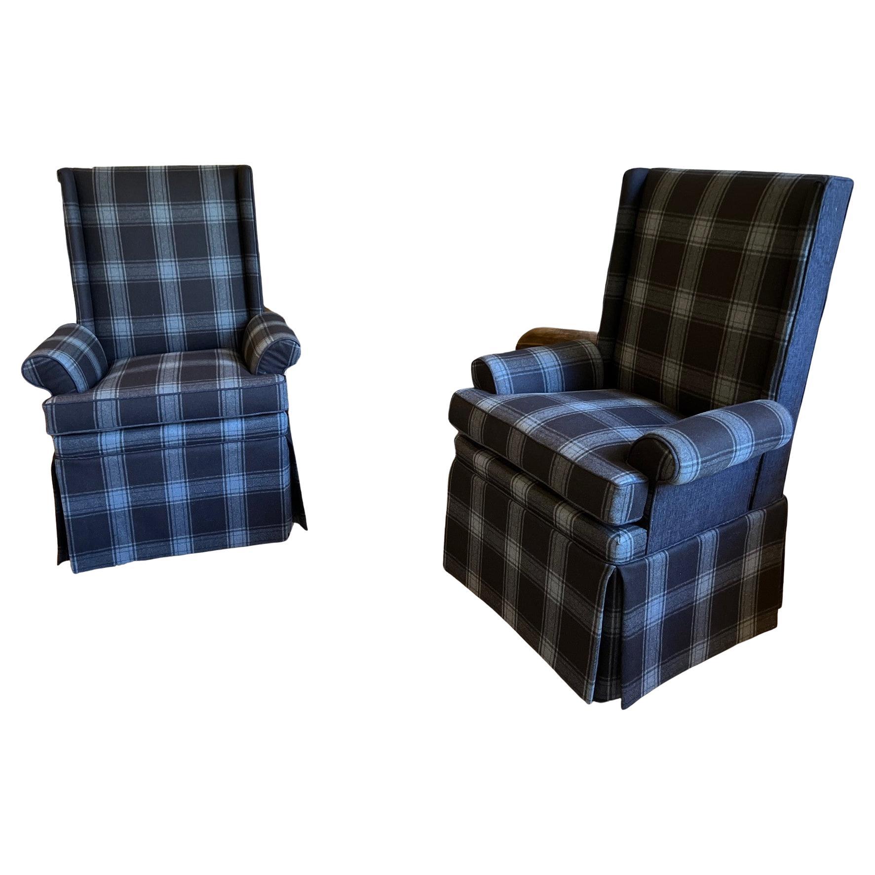 S. XX Pareja de sillones tapizados a medida en cuadros escoceses de lana y terciopelo en venta