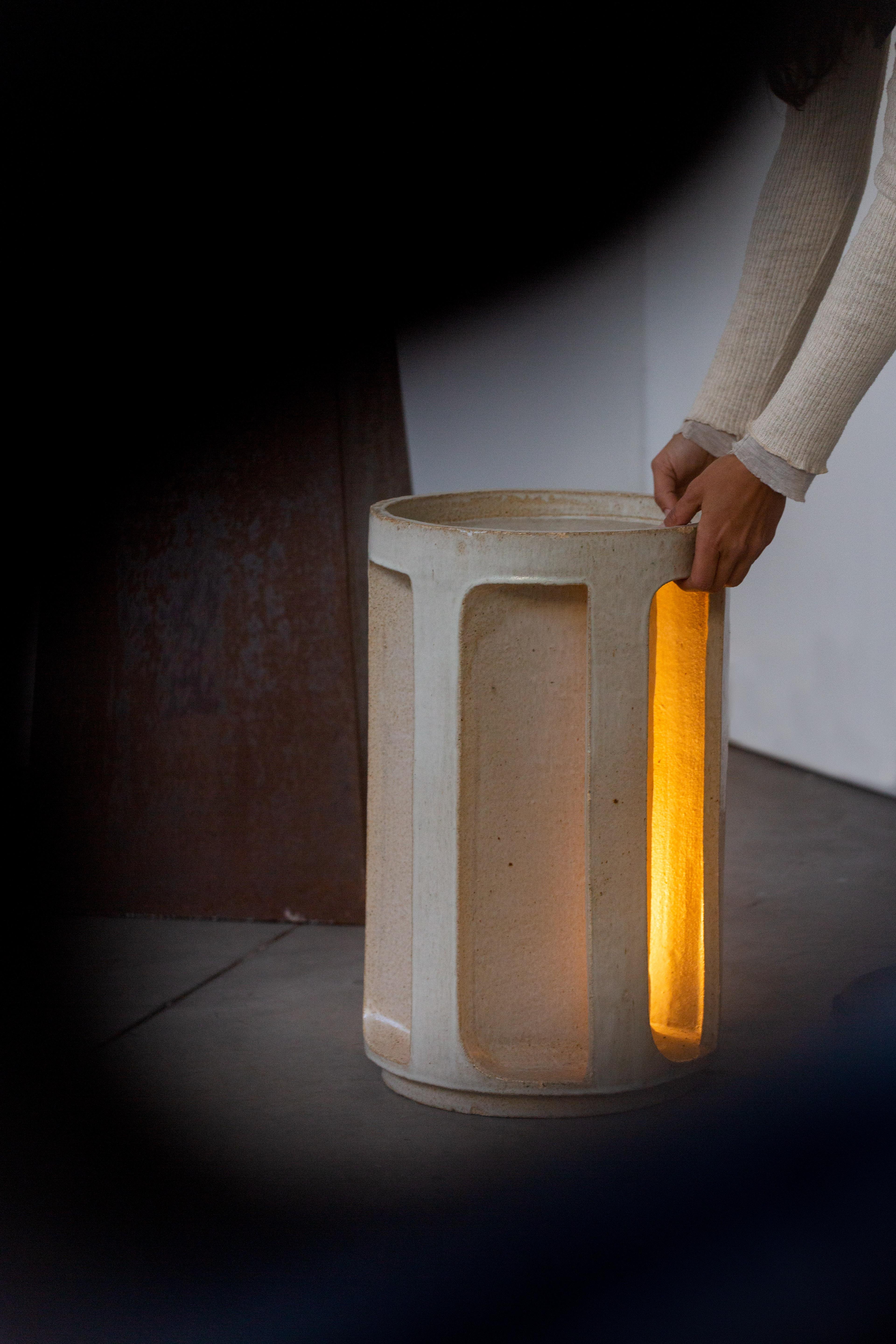 Postmoderne Lampe de table en céramique post-moderne du XXe siècle par Pierre Bareff en vente